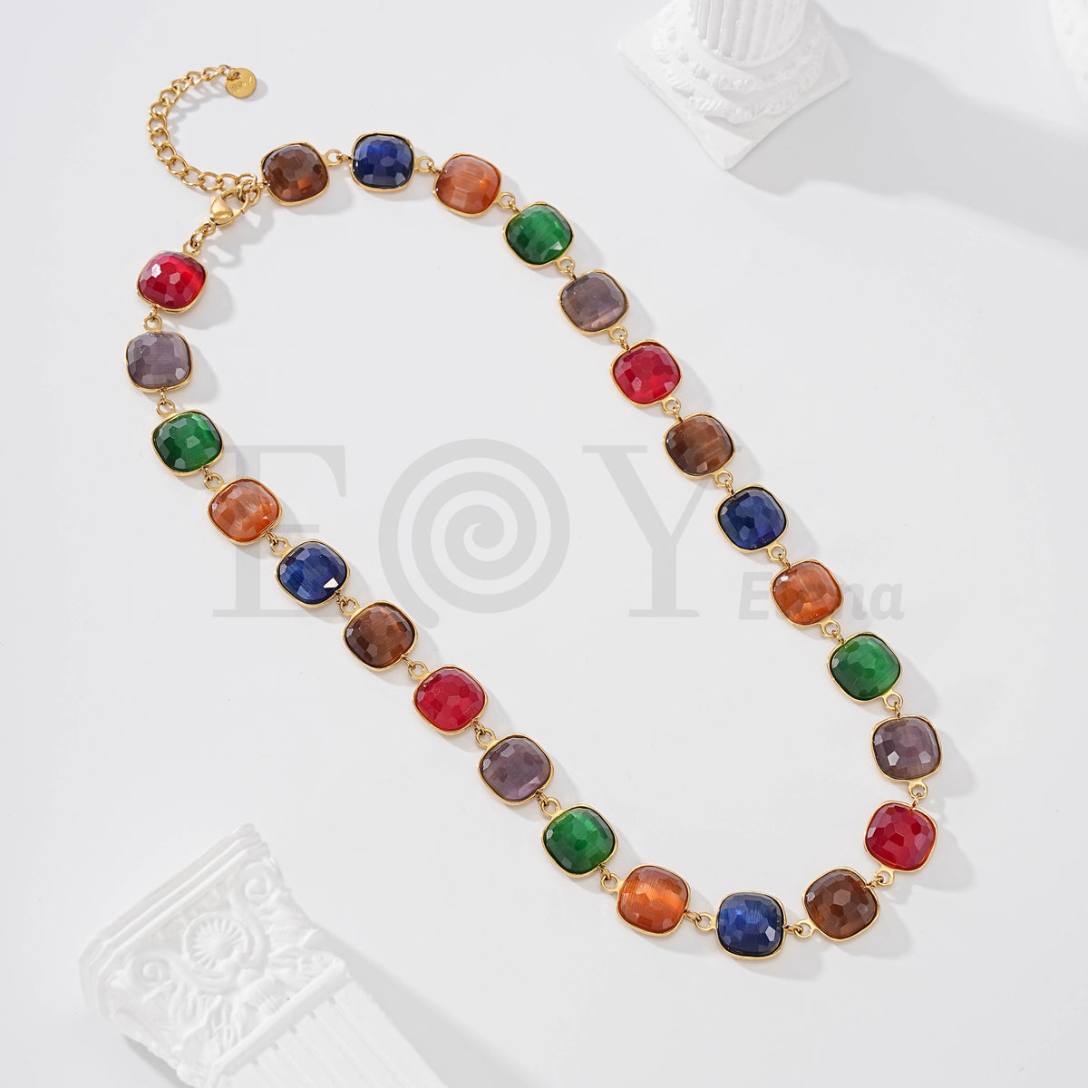 Collar de piedras cuadrado de acero