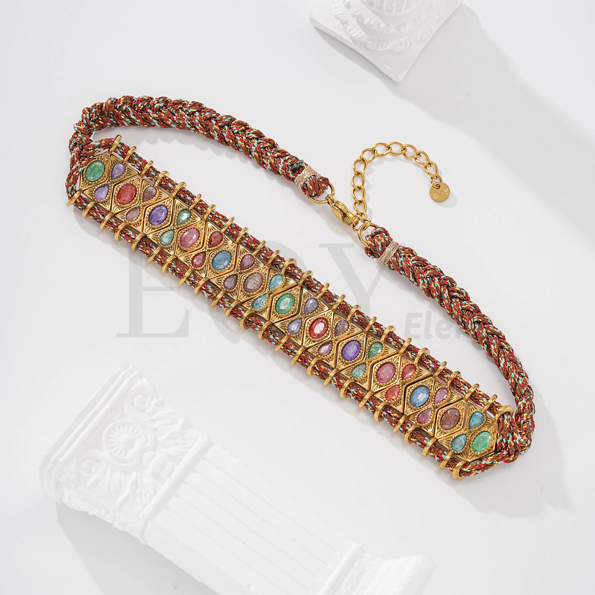 Pulsera de hilo con piedras de acero