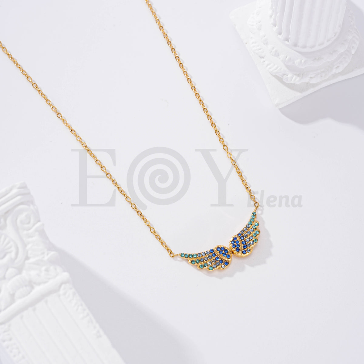 Collar de alas con circontias de acero
