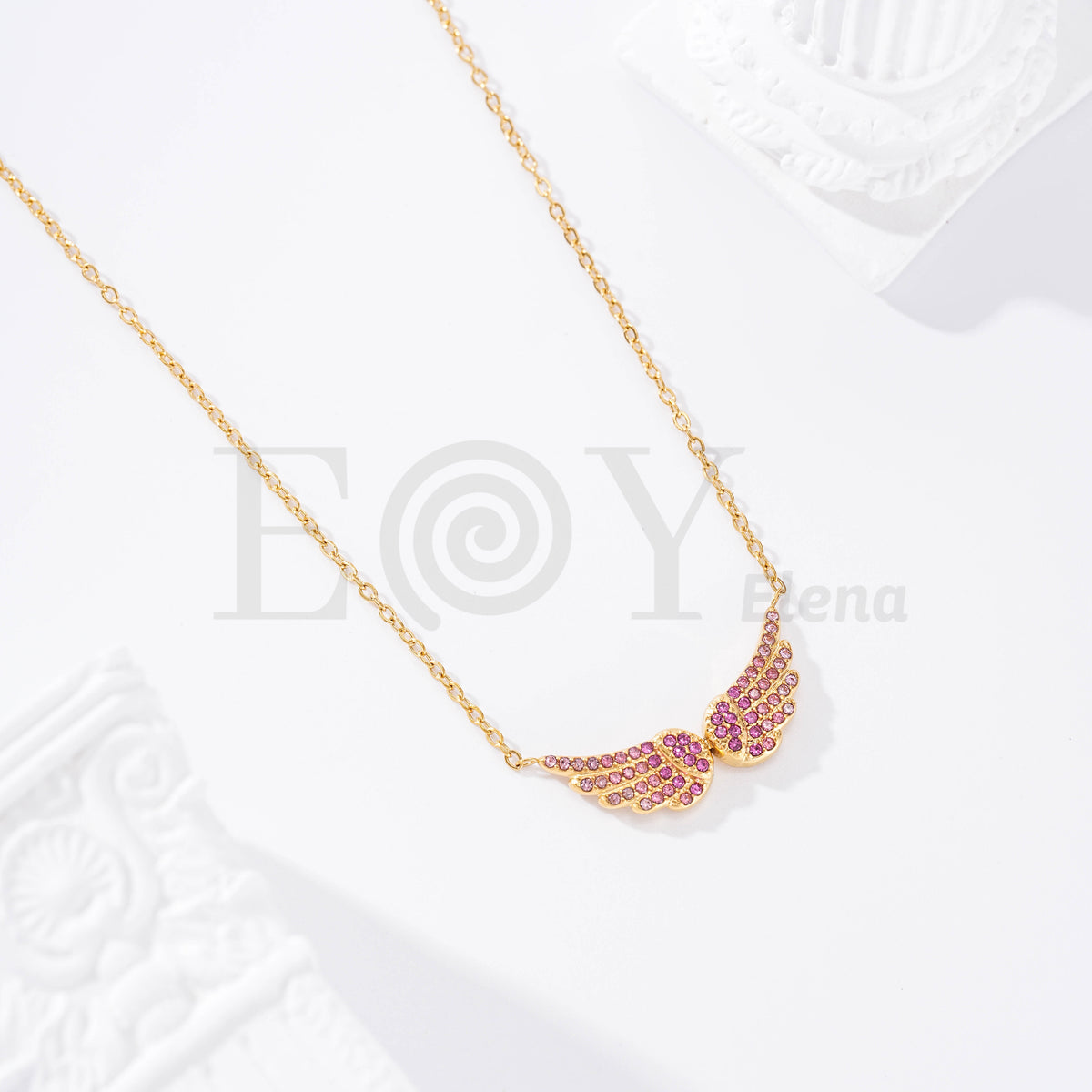 Collar de alas con circontias de acero