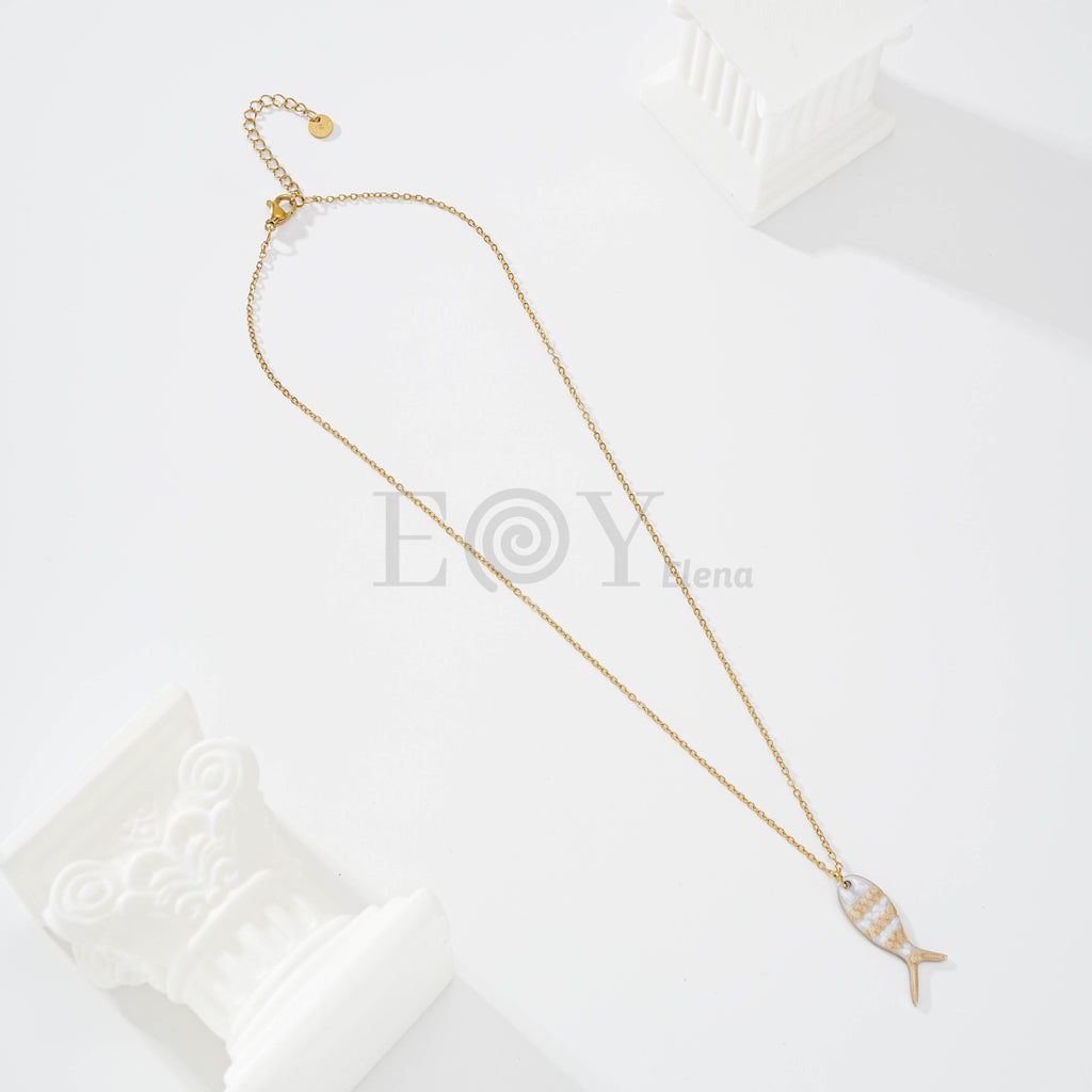 Collar con pez colores