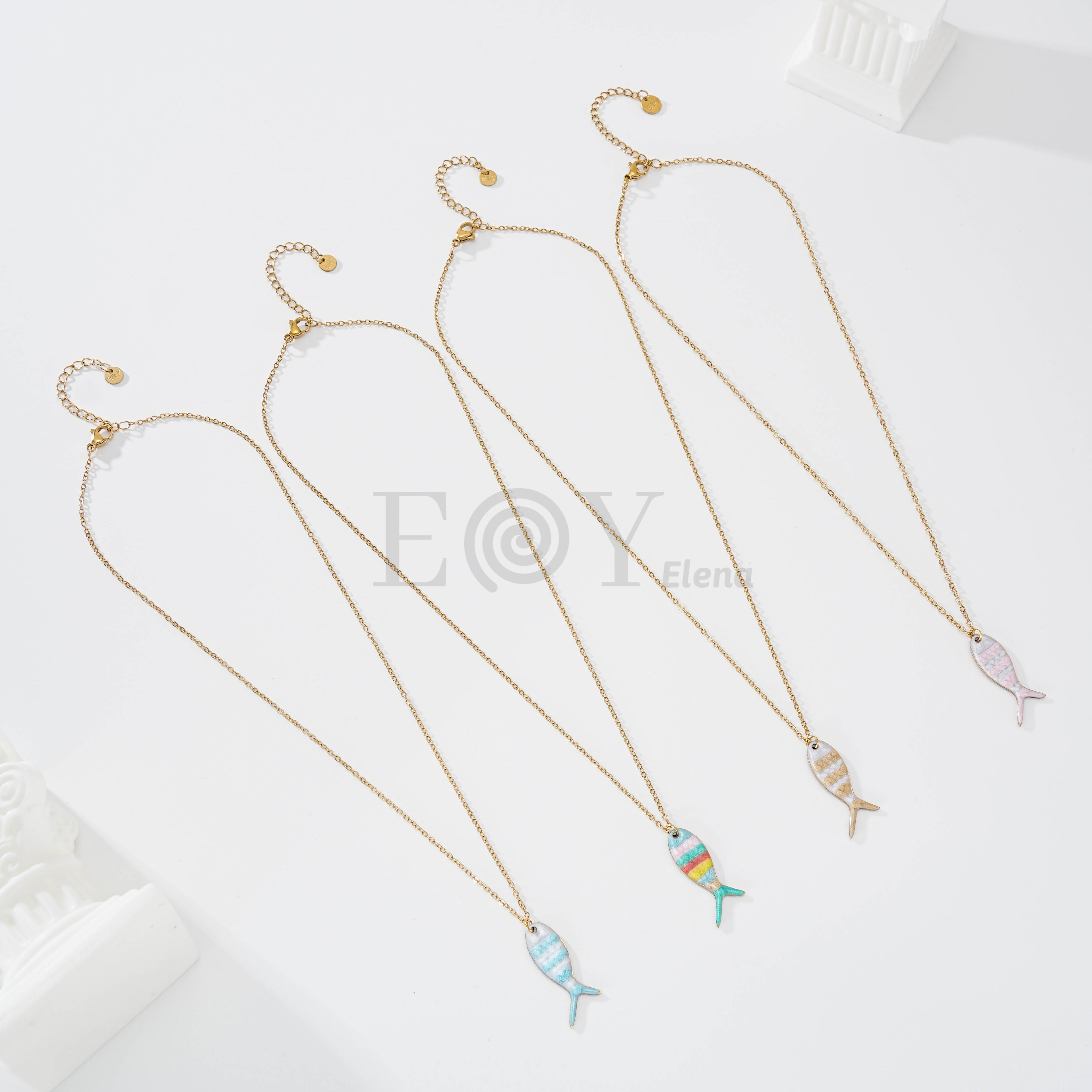 Collar con pez colores