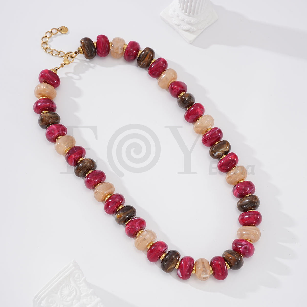Collar de piedras de acero