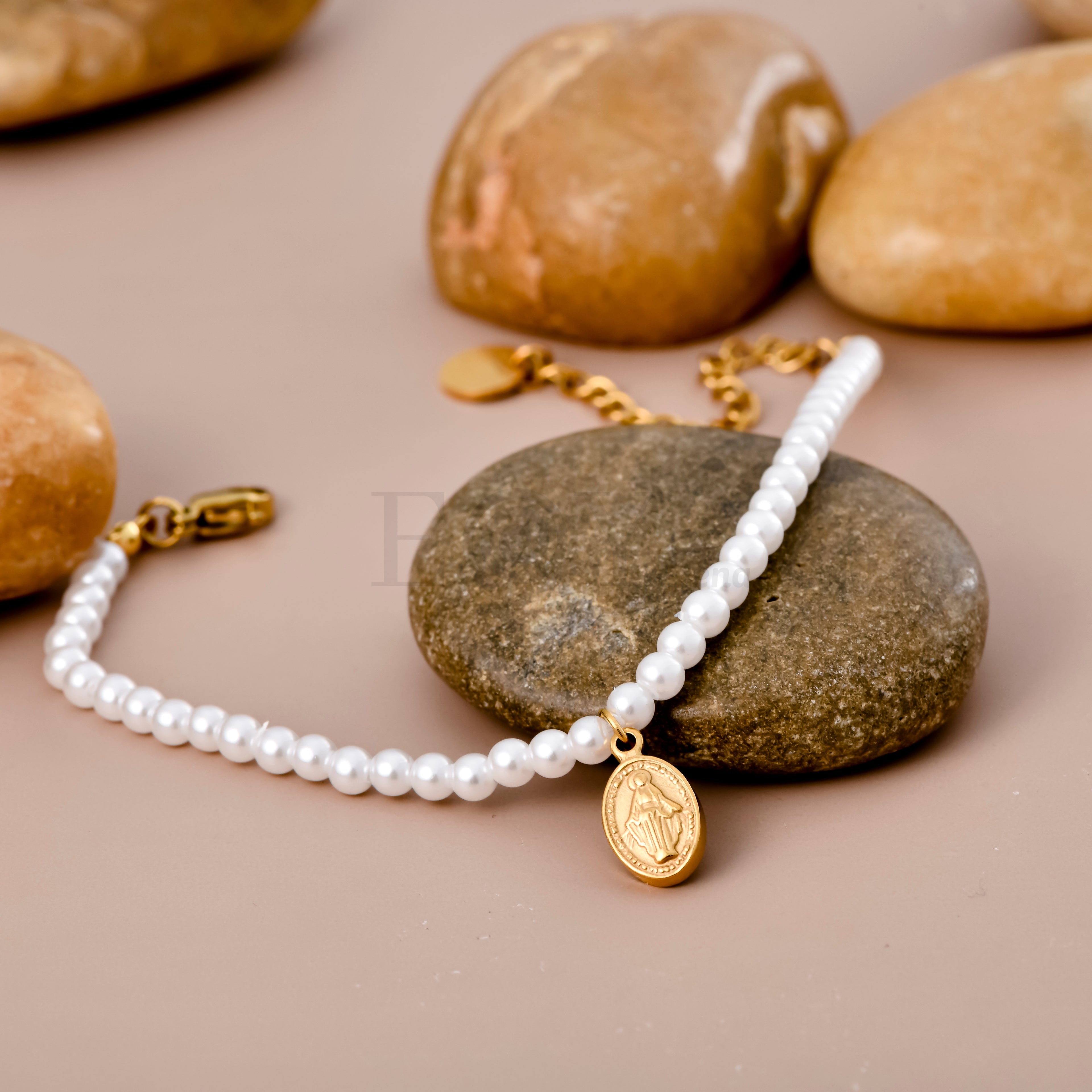 Pulsera Virgen Milagrosa con cadena perlas