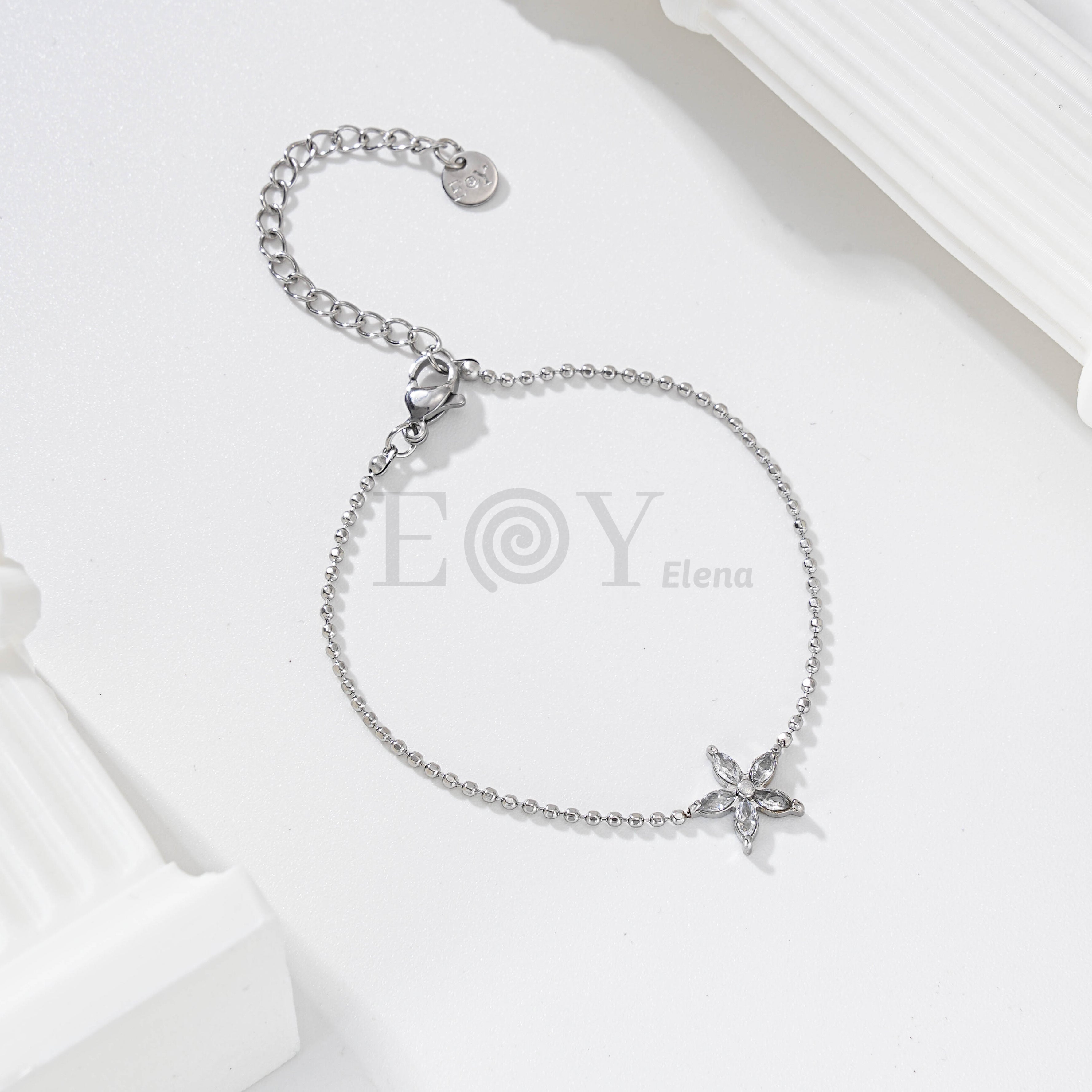 Pulsera de cadena con flor de circonitas
