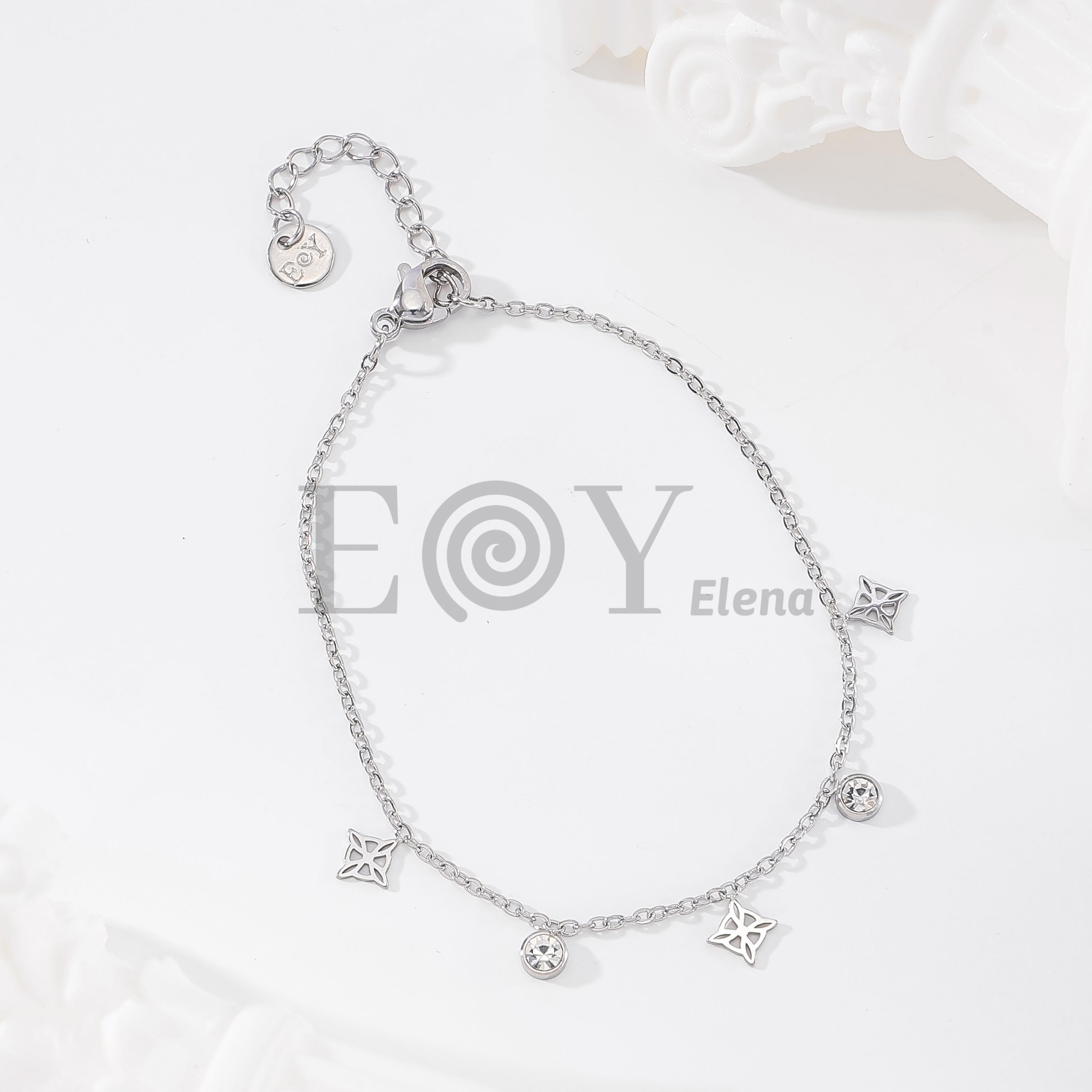 Pulsera nudo de bruja con circonitas