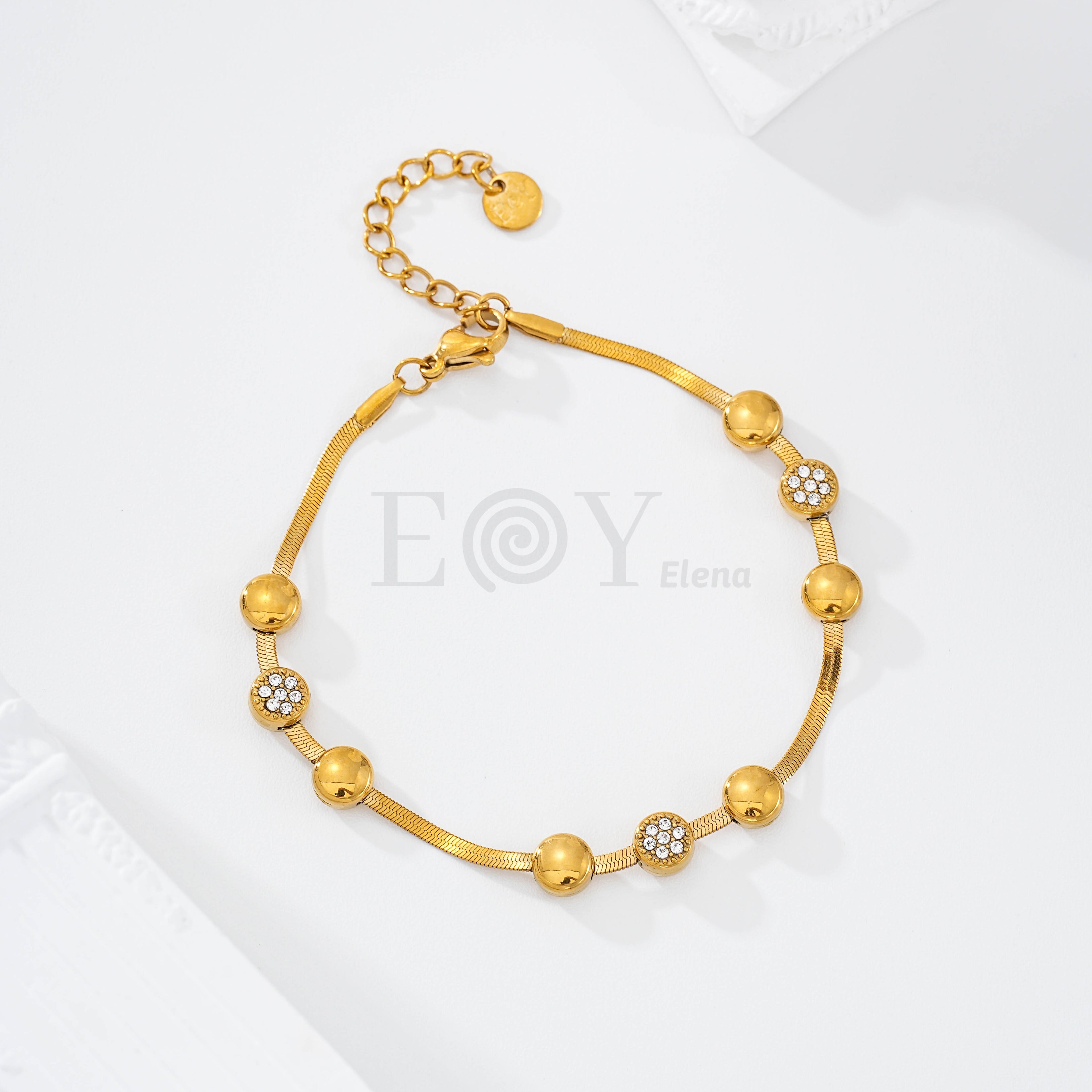 Pulsera con circonitas y chapas