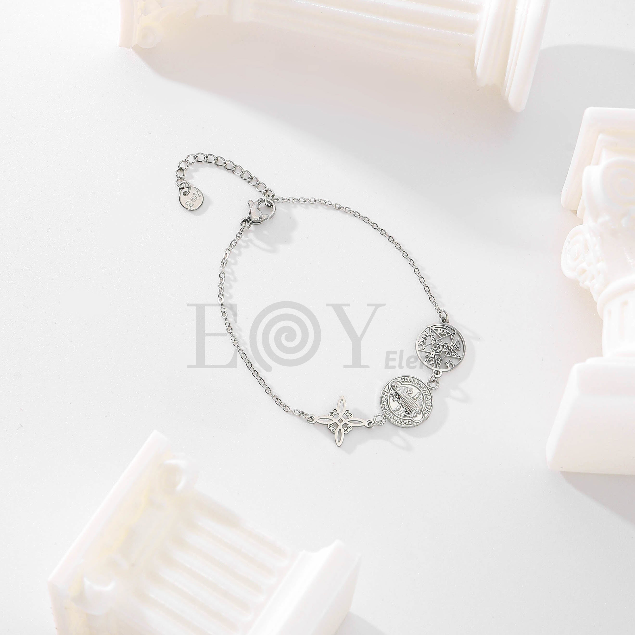 Pulsera Virgen de Covadonga con nudo de bruja