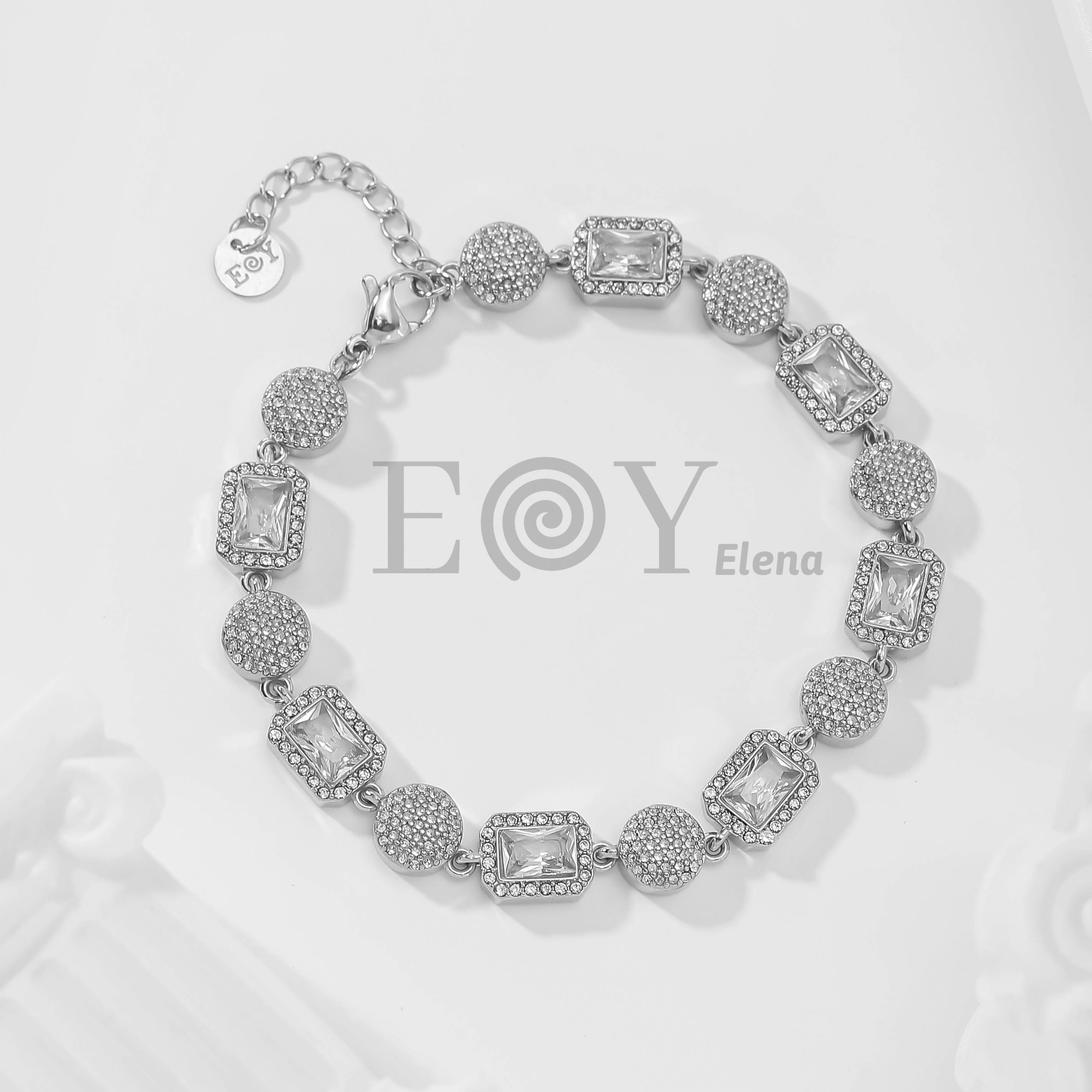 Pulsera con circonitas rectangulares y redondas