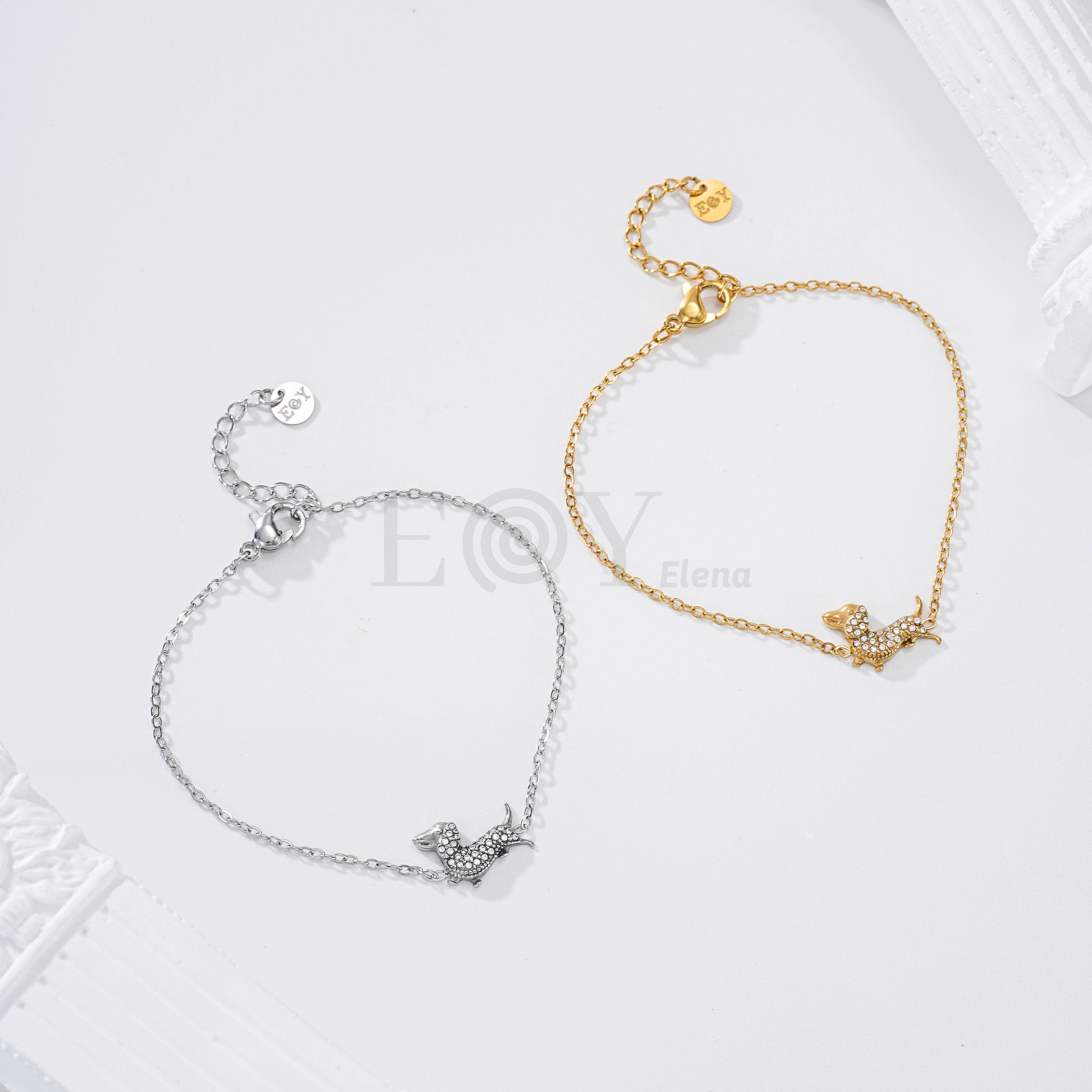 Pulsera con perro salchicha circonitas acero