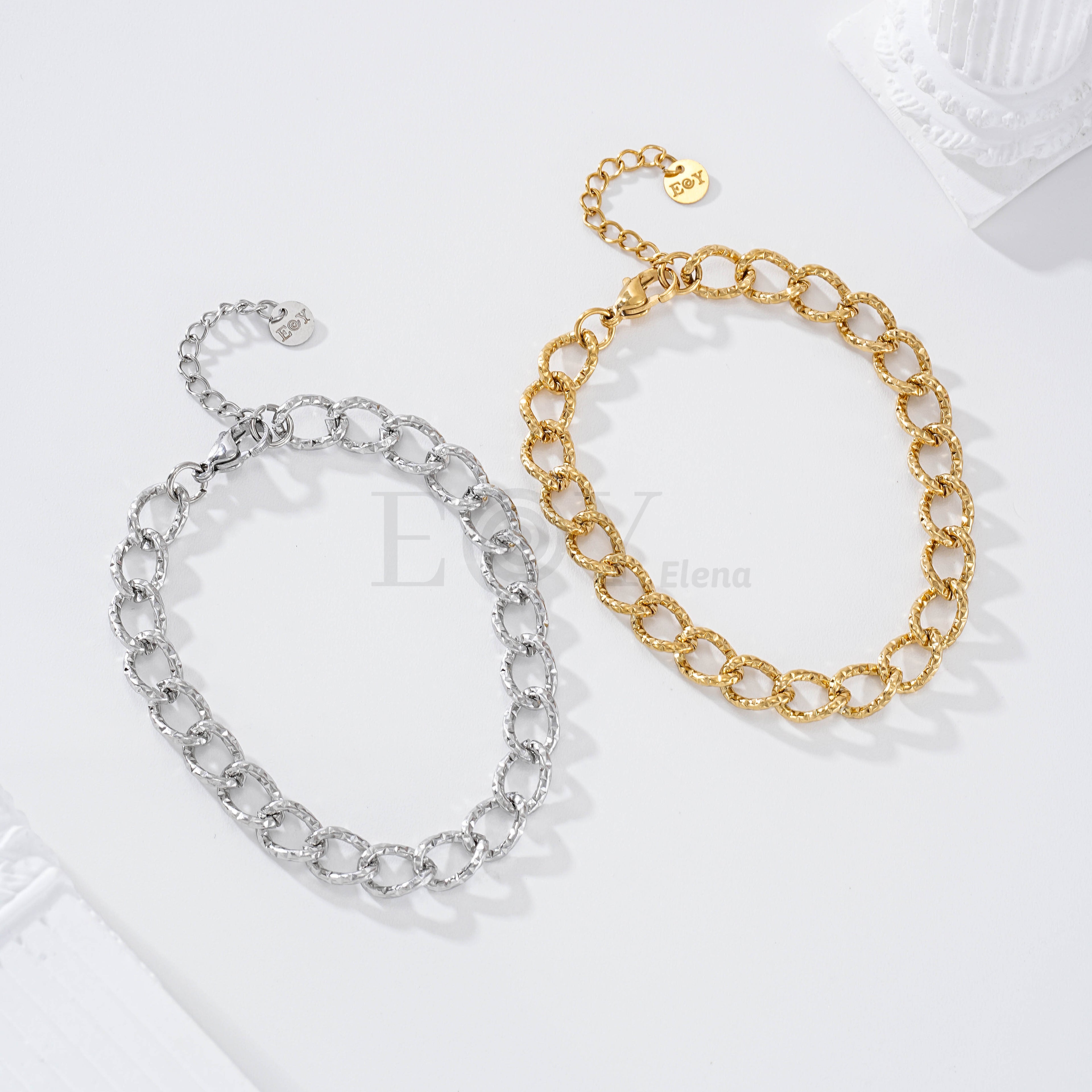 Pulsera con aros entrelazados textura acero