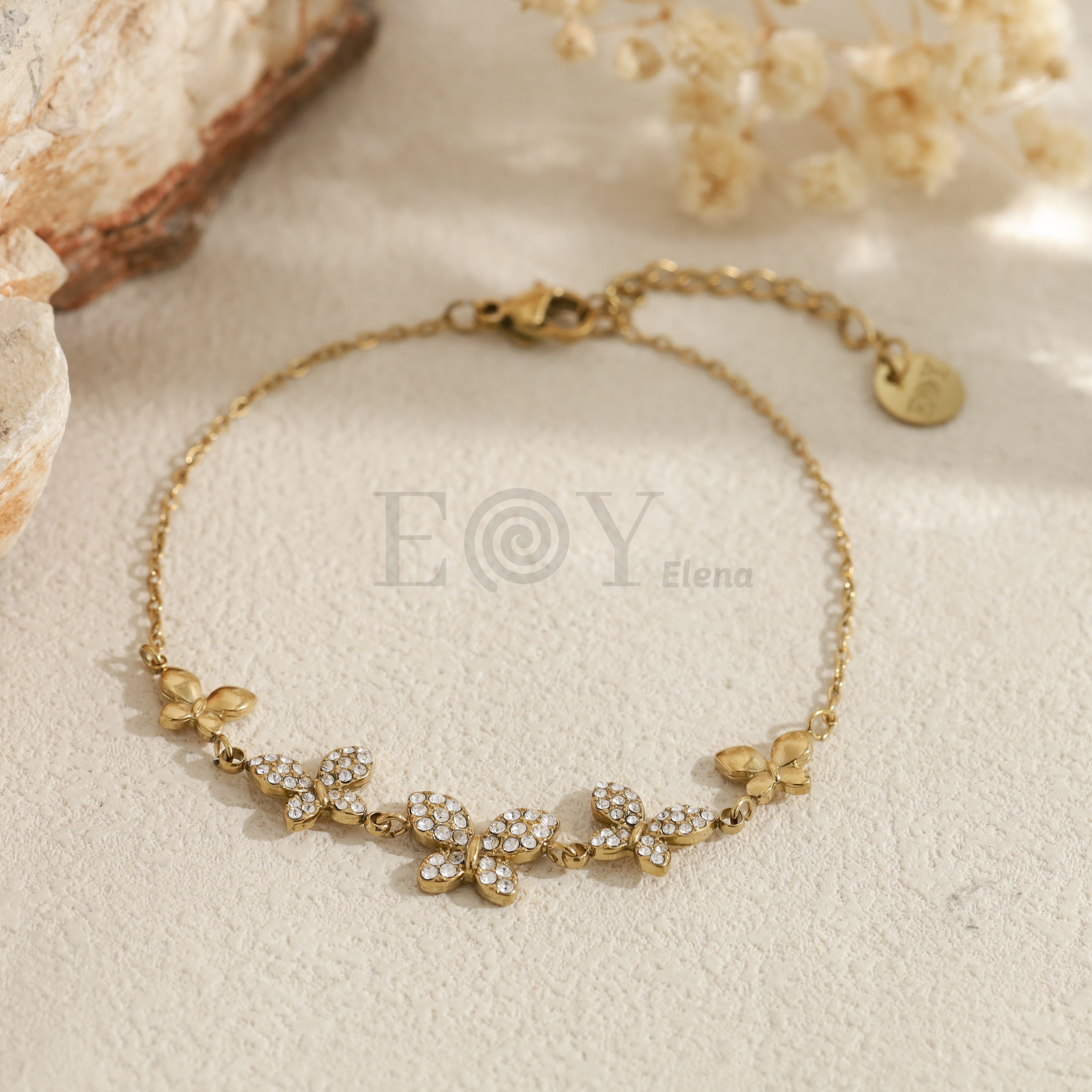 Pulsera con mariposas y piedras
