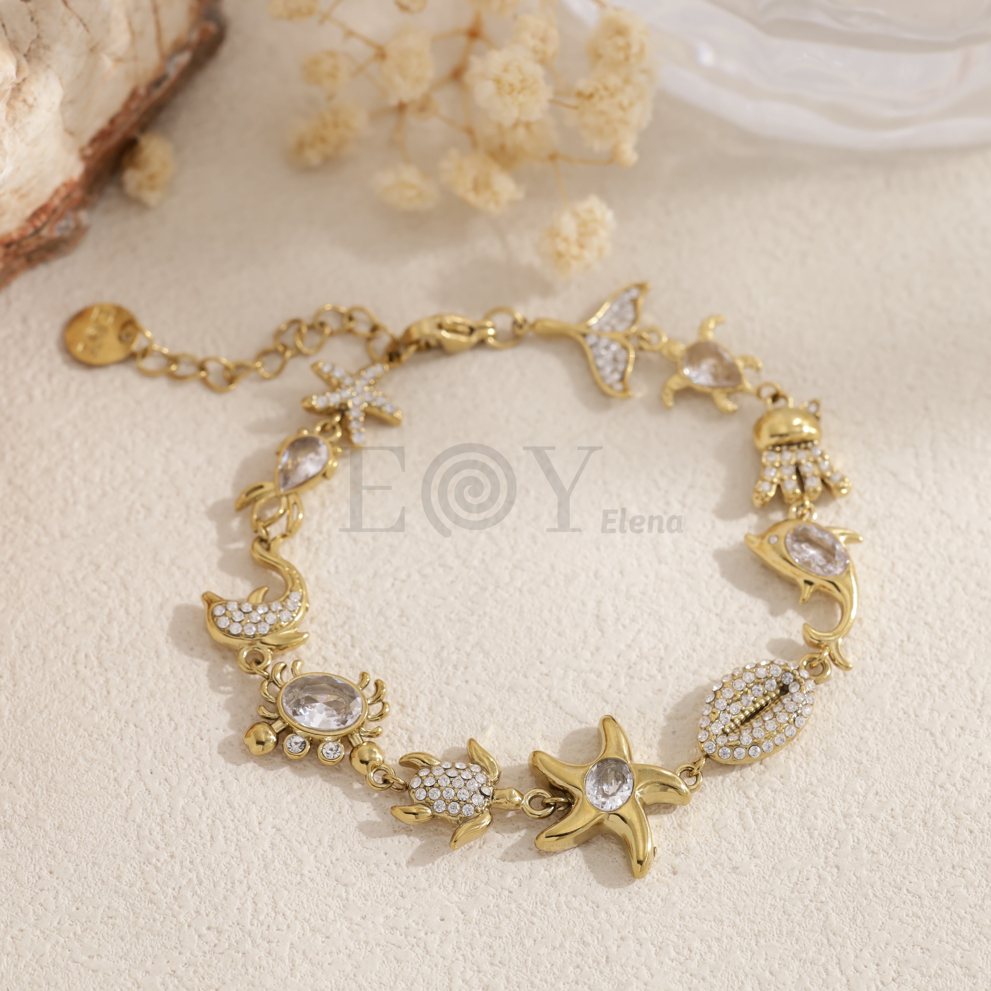 Pulsera dorada de motivos marinos