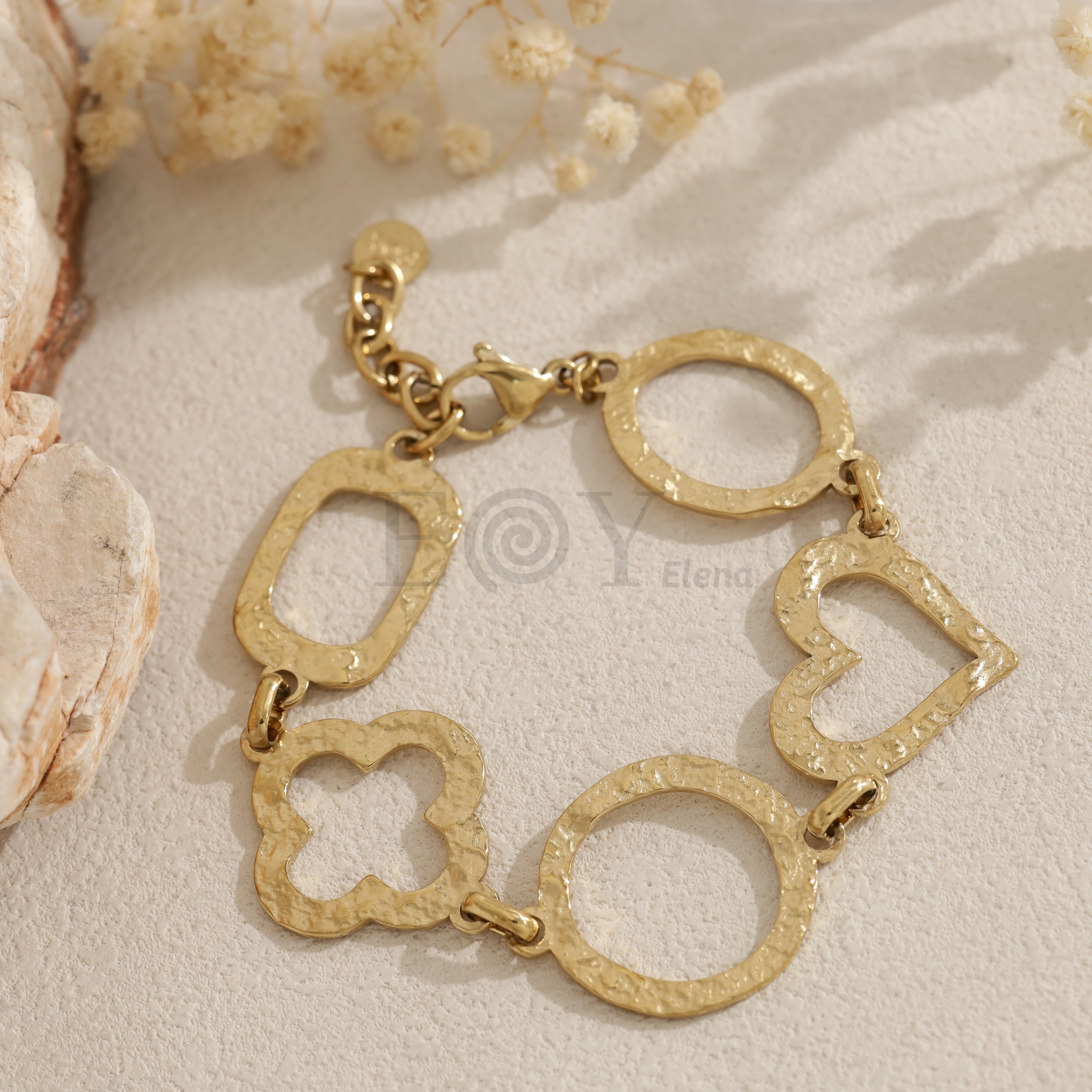 Pulsera de eslabones con figuras diversas