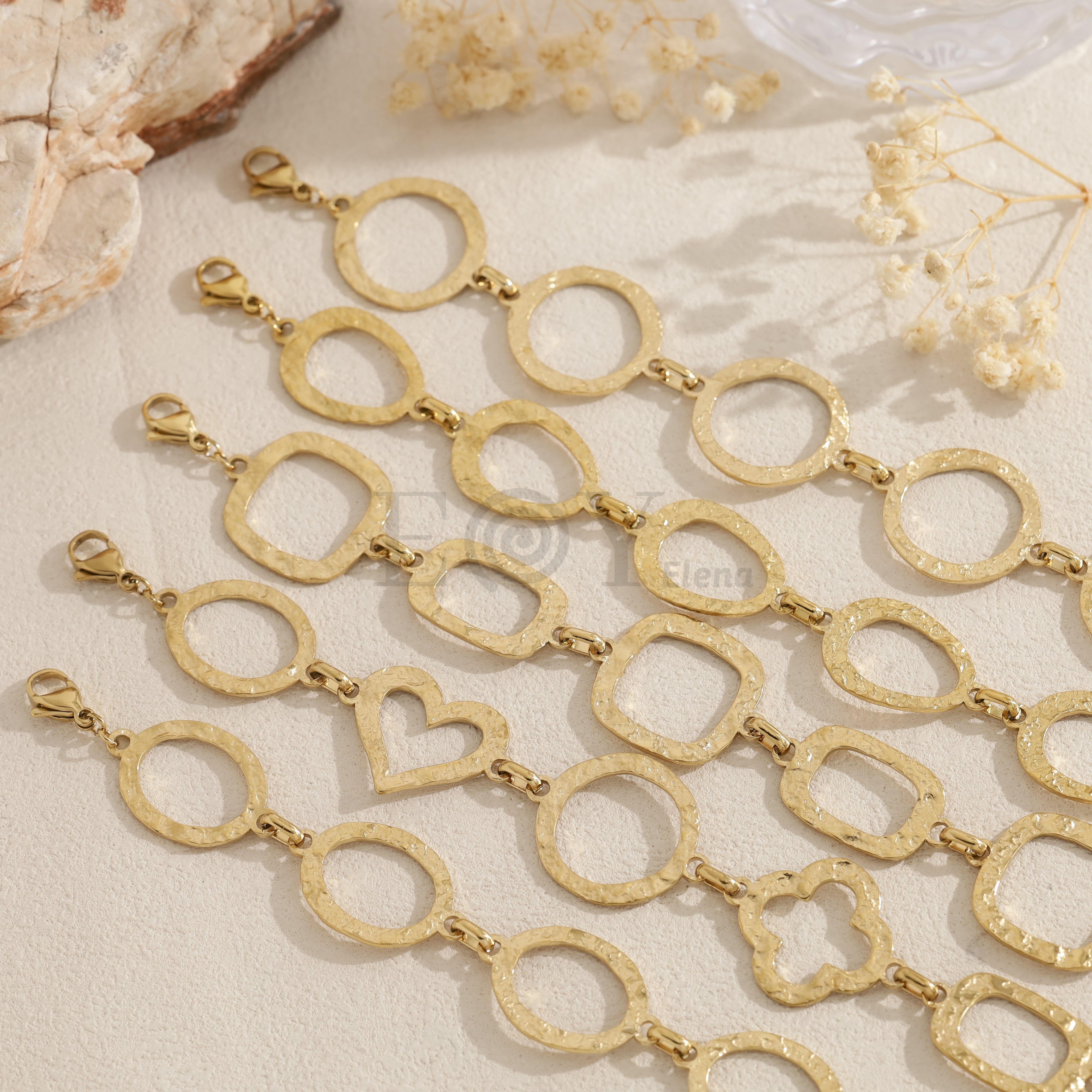 Pulsera de eslabones cuadrados huecos