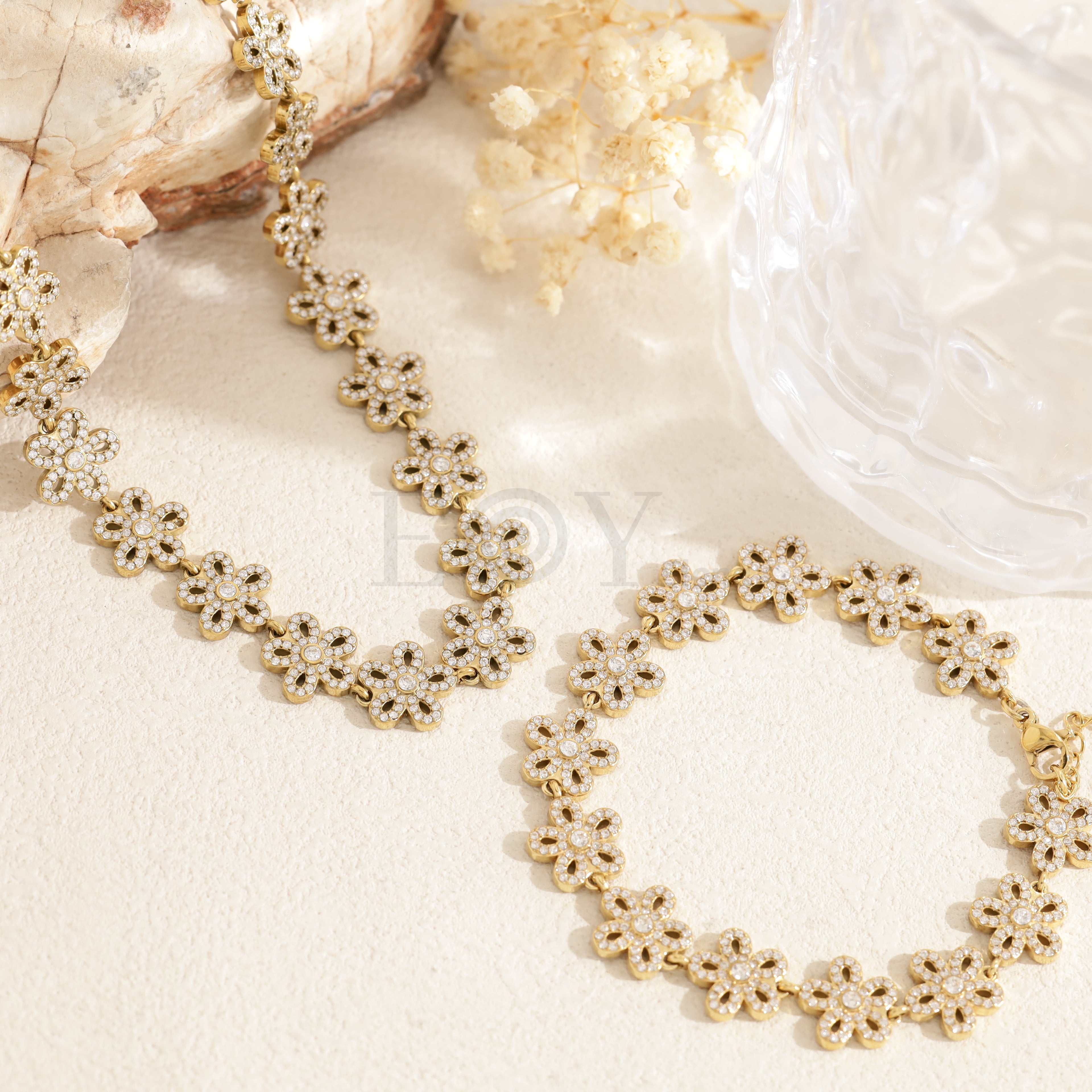 Collar flor circonitas