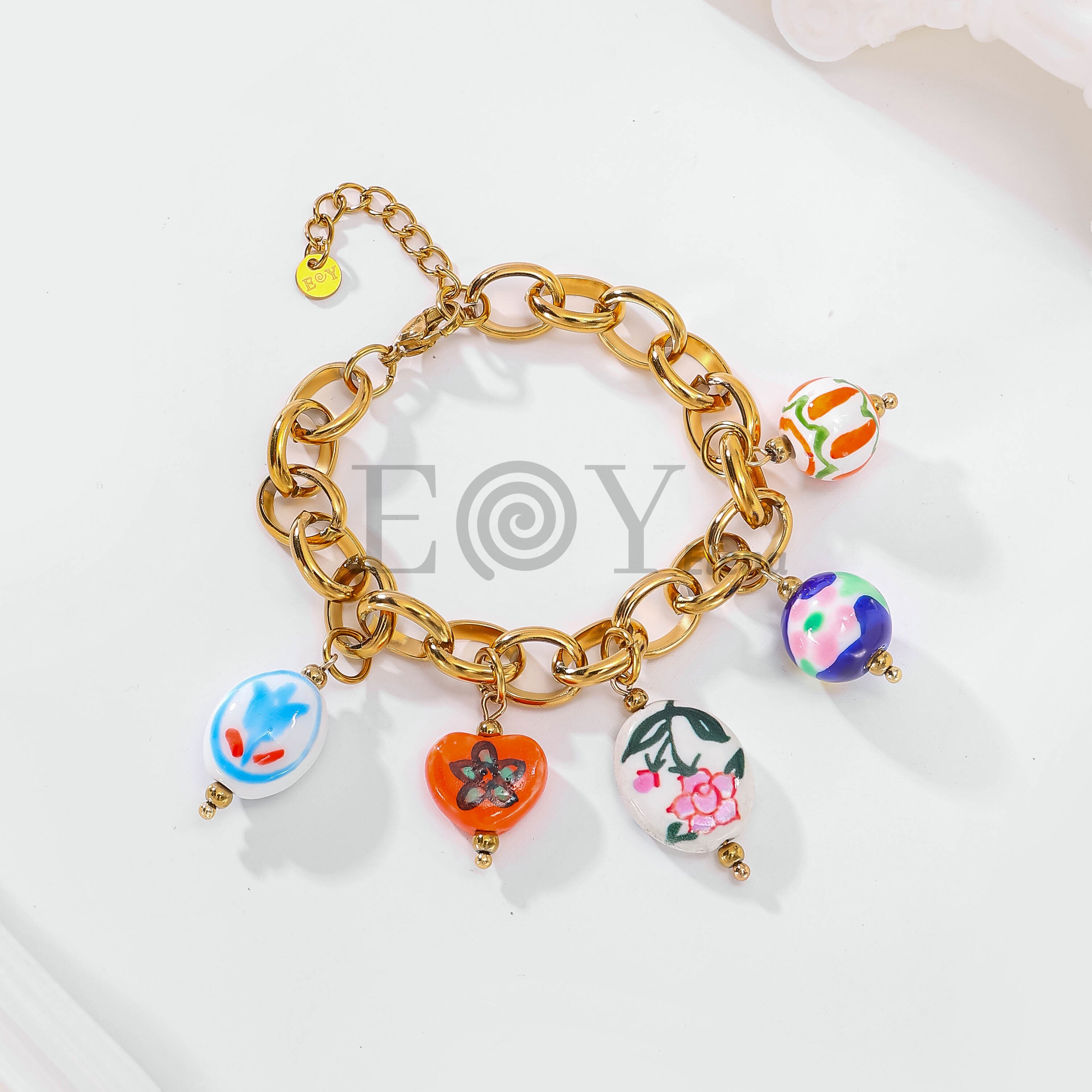 Pulseras con charms colores