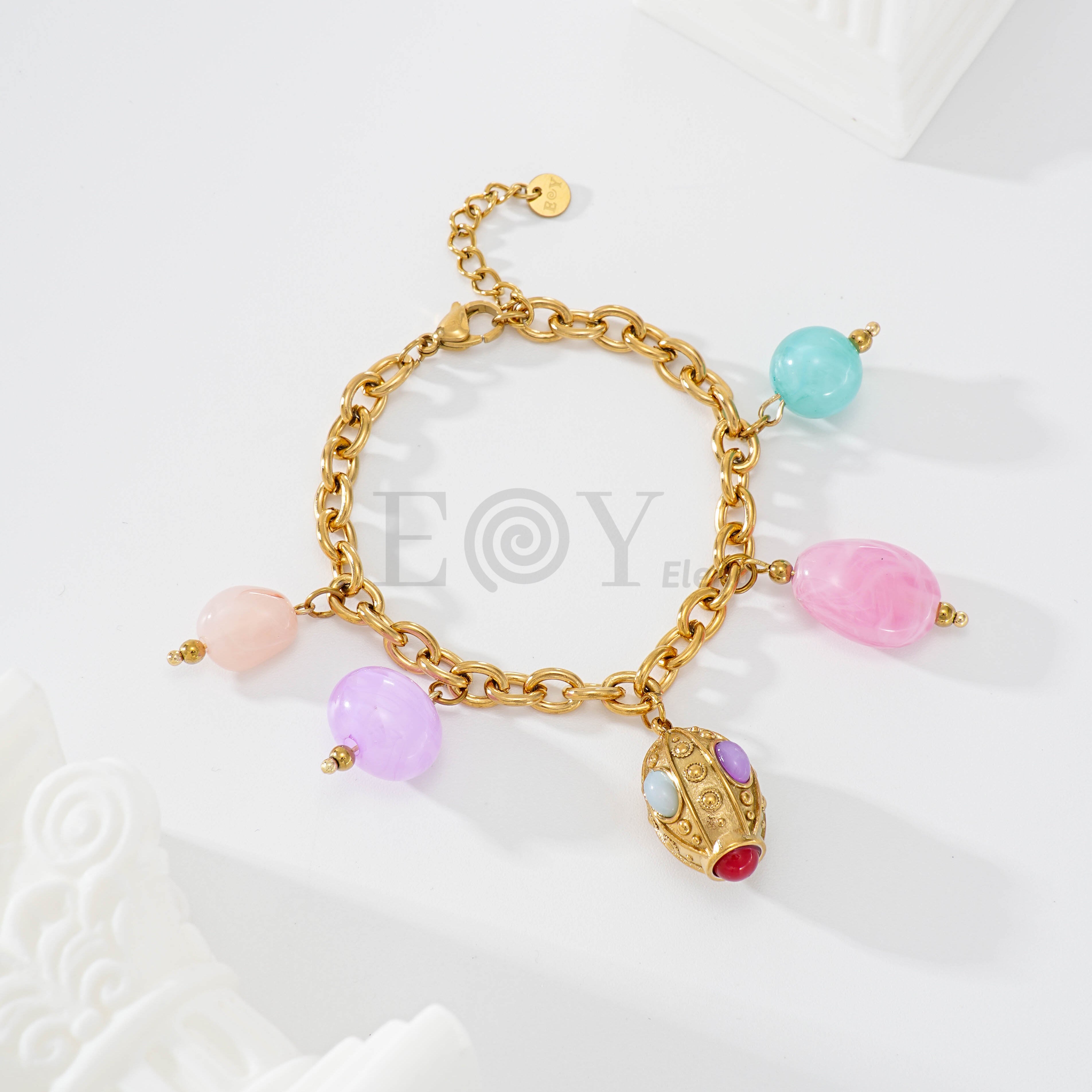 Pulsera con piedras colores y charm