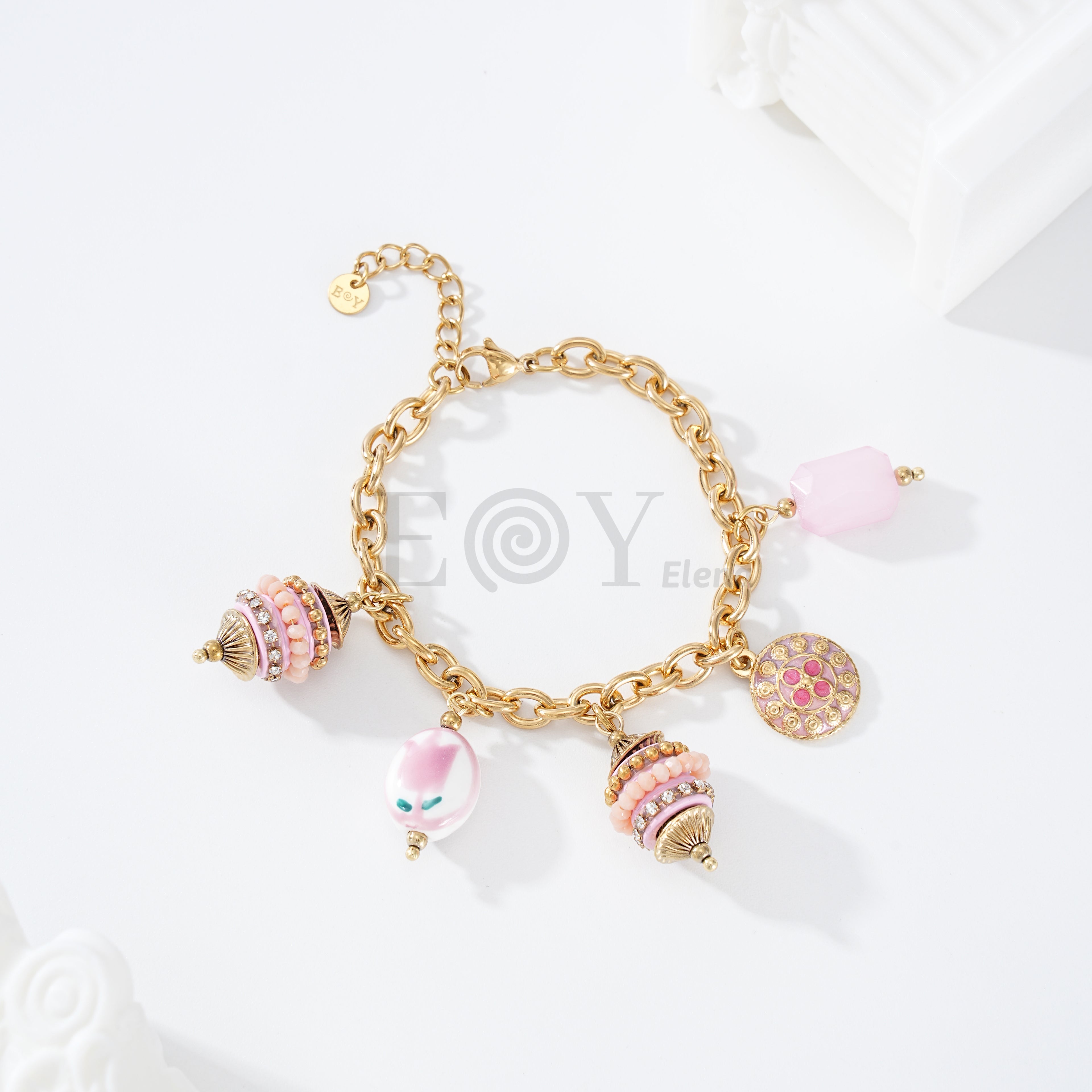 Pulsera con charms rosas
