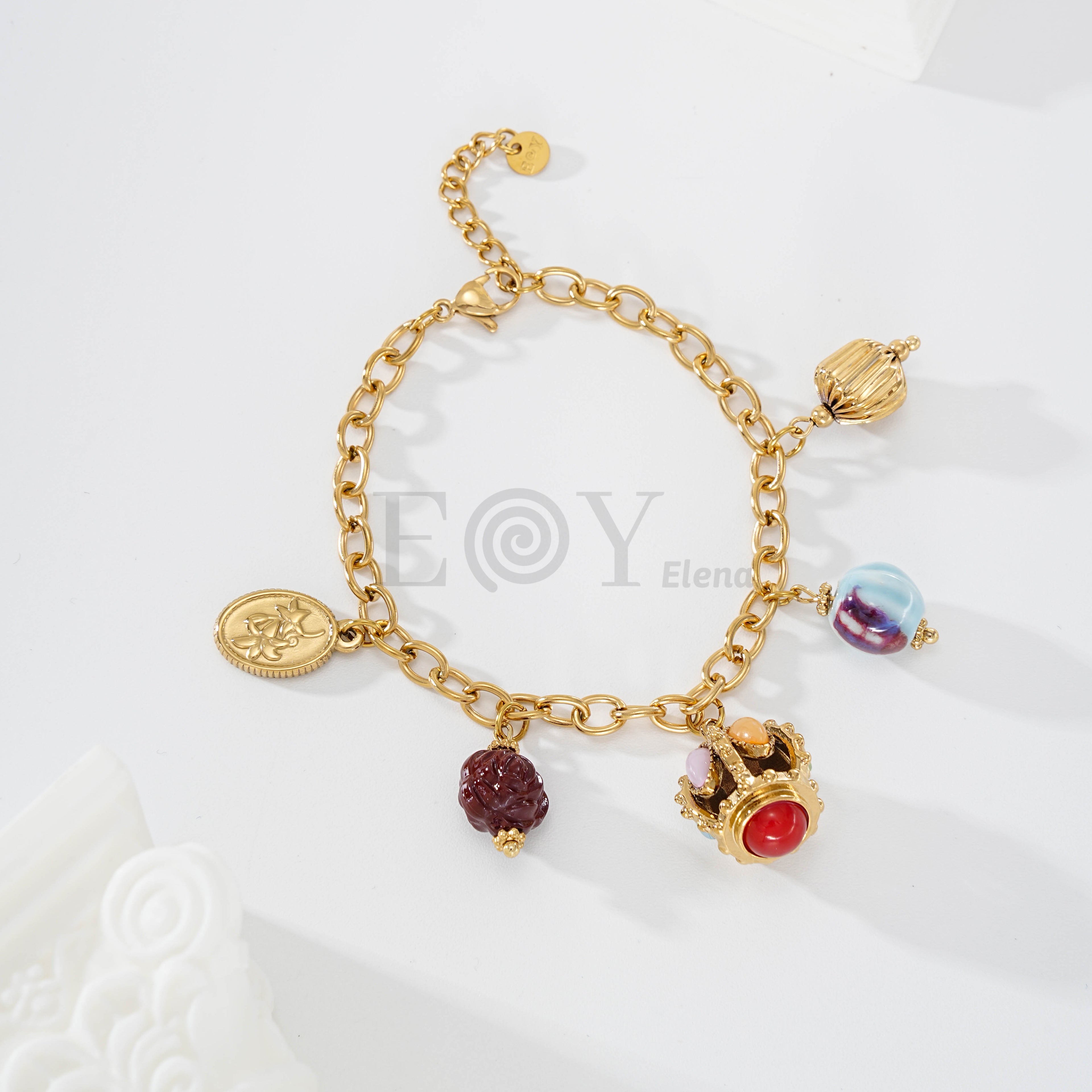 Pulsera piedras colores y charms variados