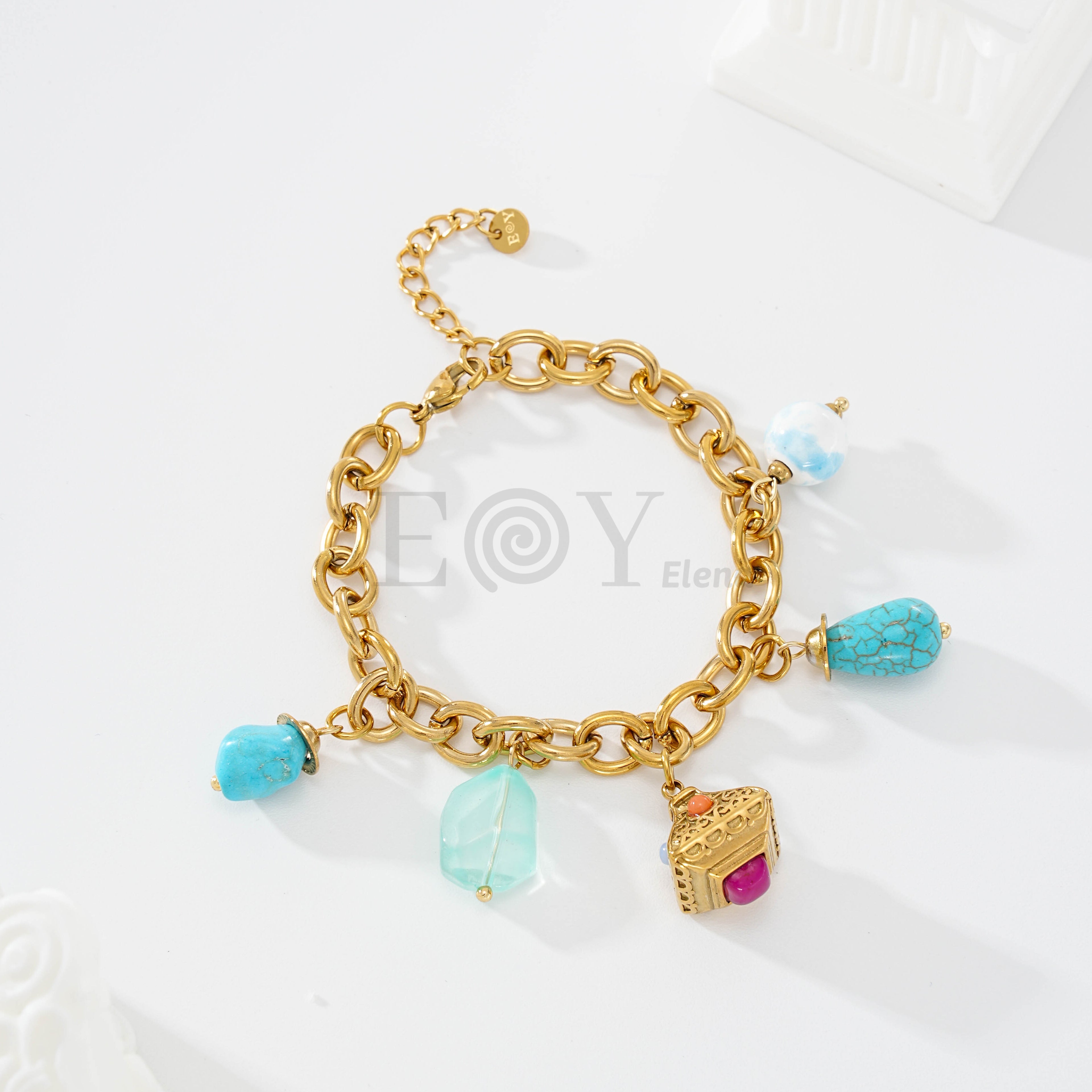 Pulsera piedras colores y charm