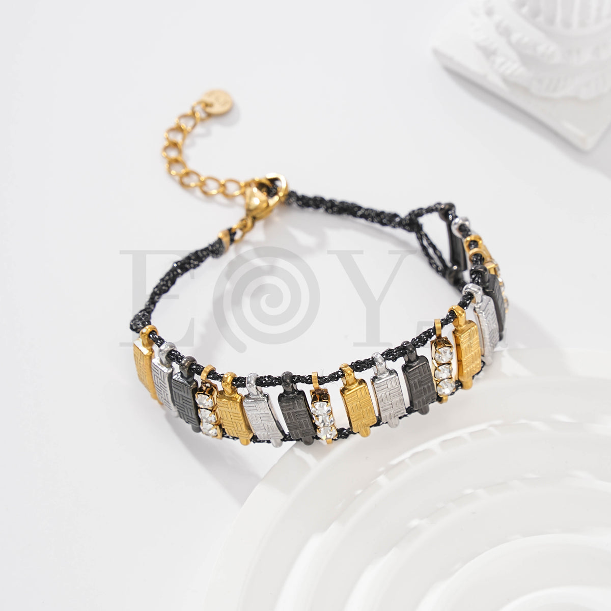 Pulsera de hilo con circonitas de acero