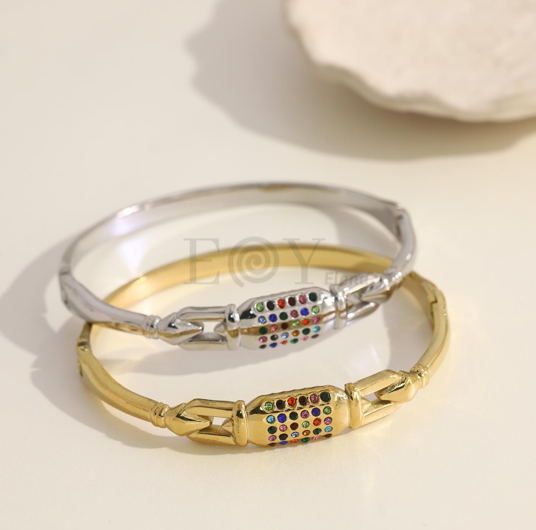 Brazalete con detalle central circonitas