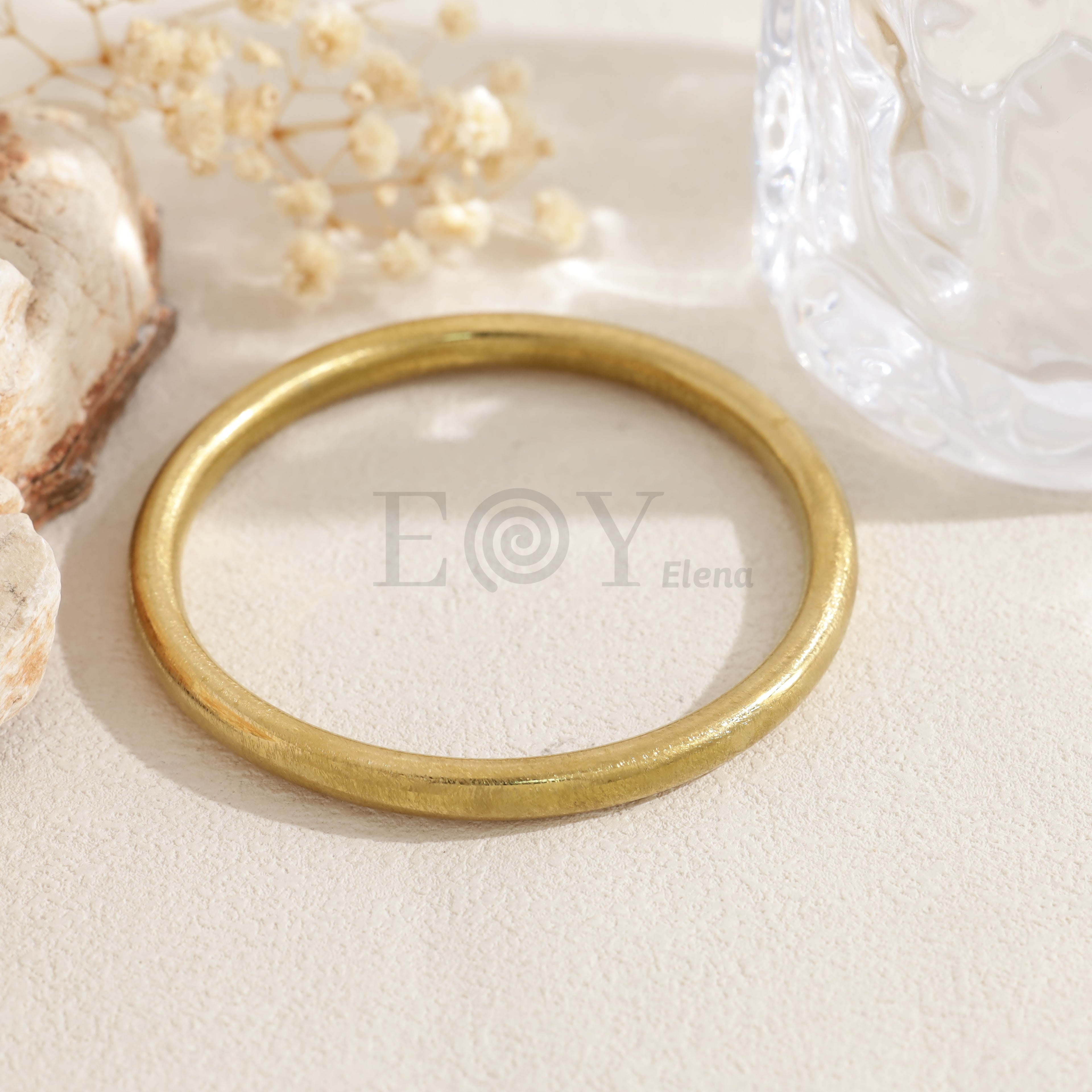 Brazalete rígido dorado