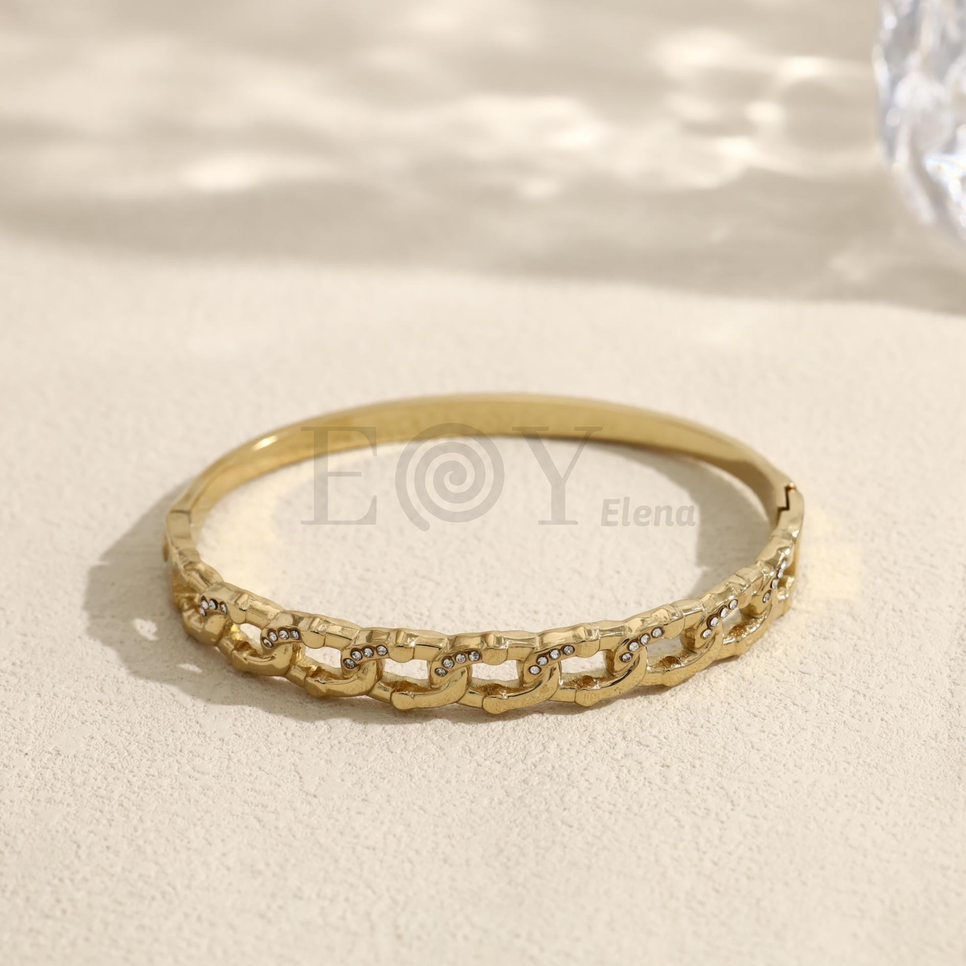 Brazalete con eslabones y piedras
