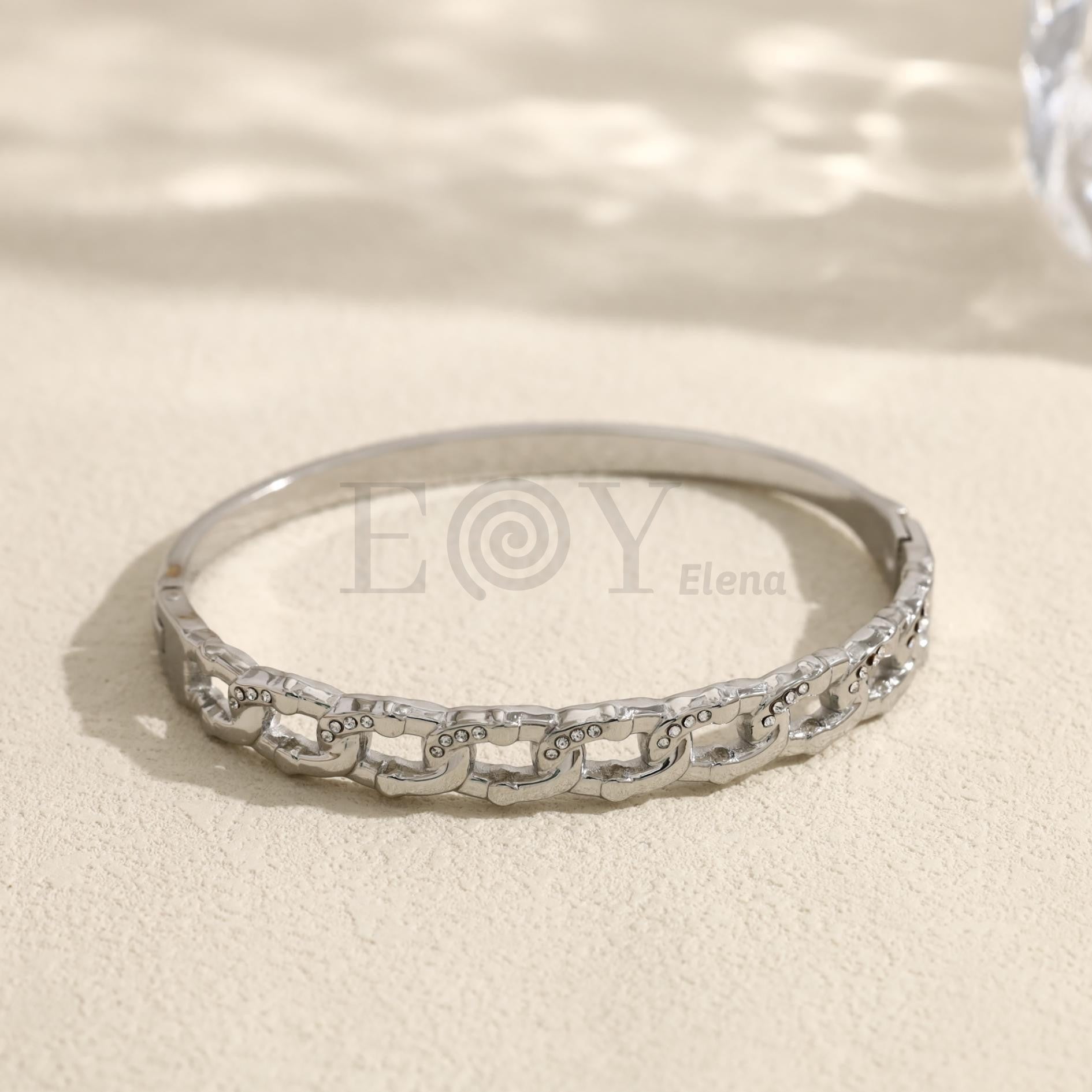 Brazalete con eslabones y piedras