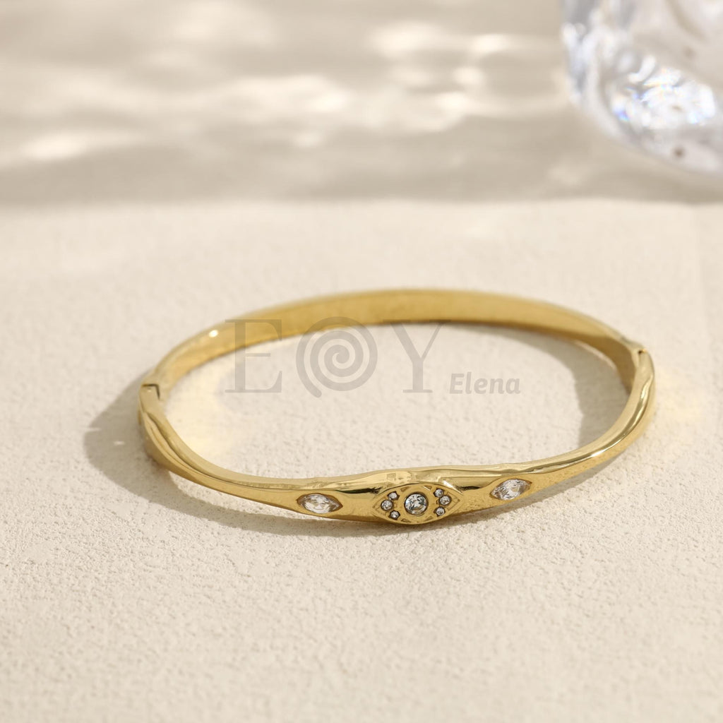 Brazalete con detalle central y piedras