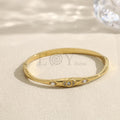 Brazalete con detalle central y piedras