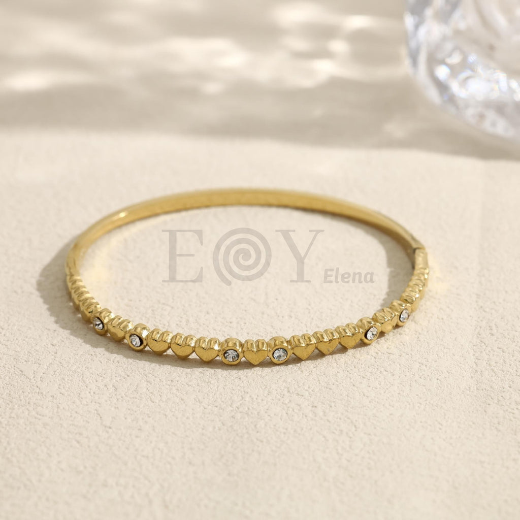 Brazalete con corazones y piedras