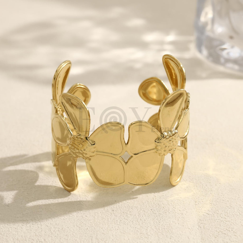 Brazalete abierto con flores grandes