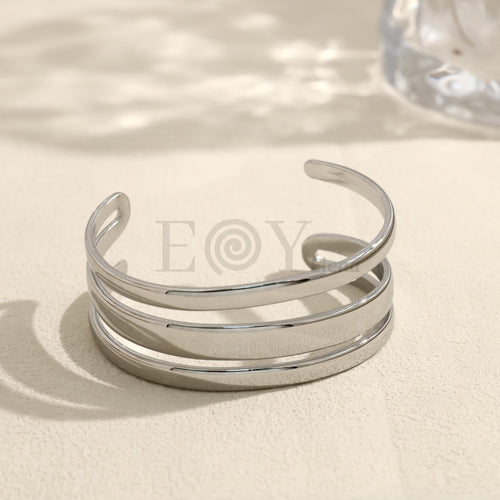 Brazalete abierto de tres bandas