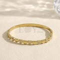 Brazalete con corazones y piedras