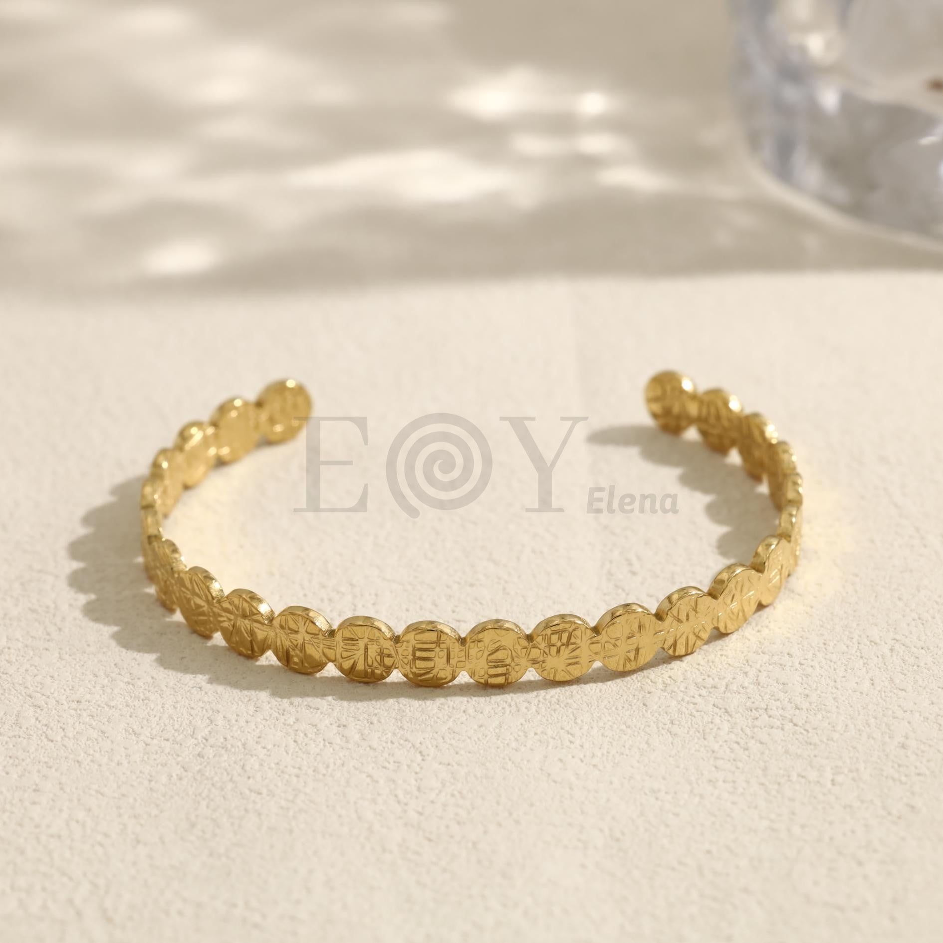 Brazalete abierto con discos grabados