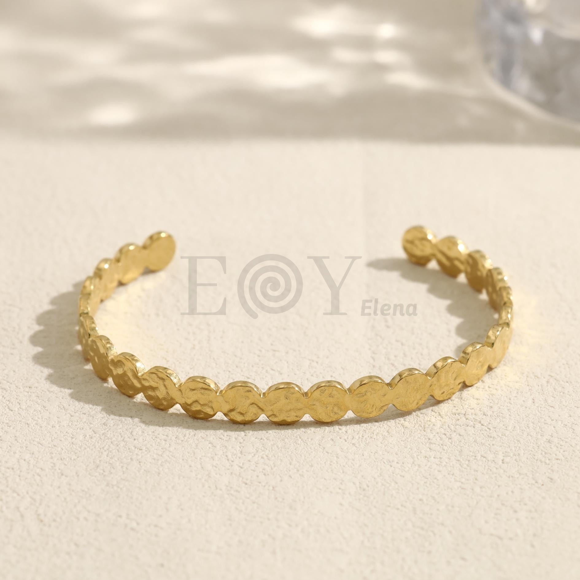 Brazalete abierto con discos texturizados