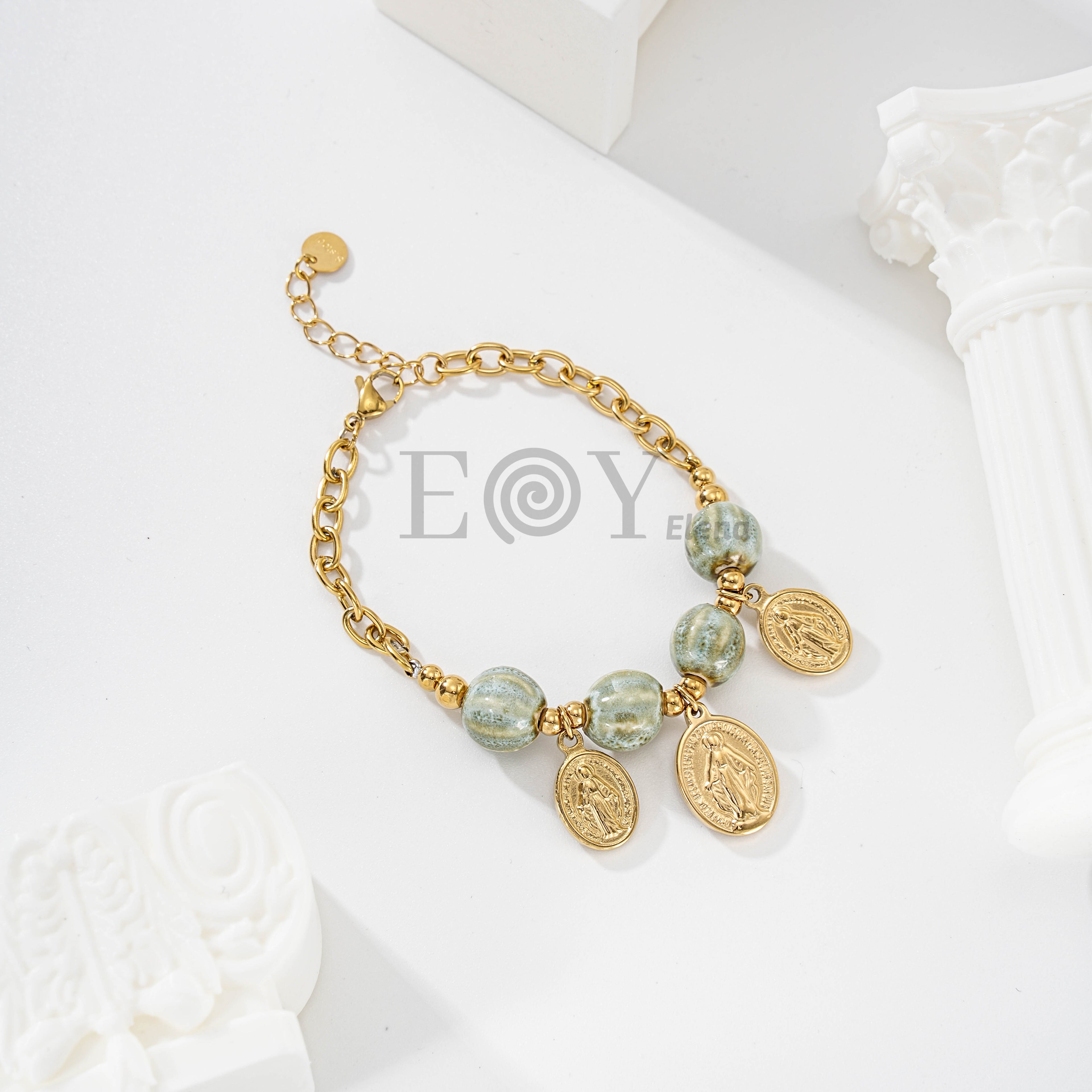 Pulsera de bolas y charms de vírgenes