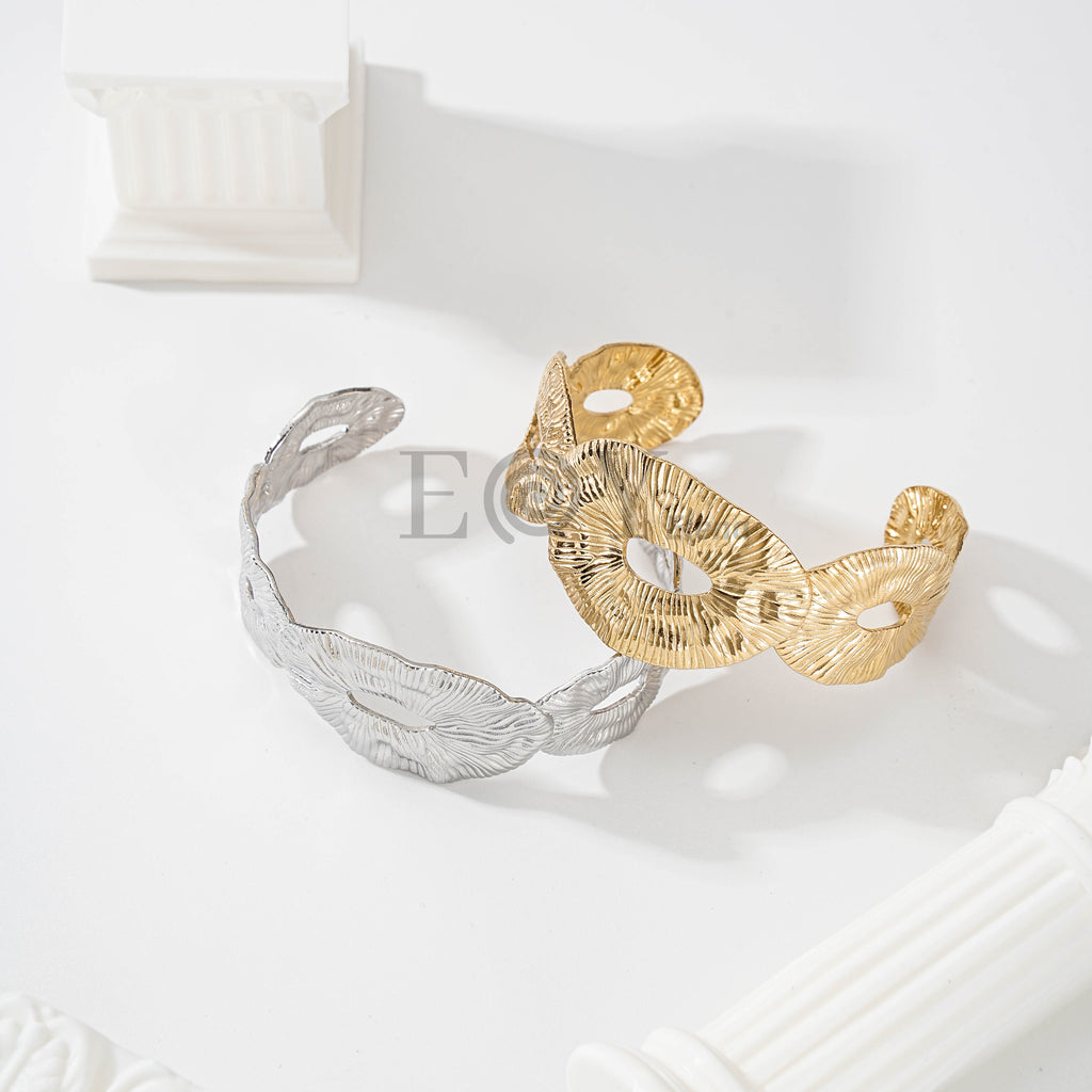 Brazalete con óvalos texturizados