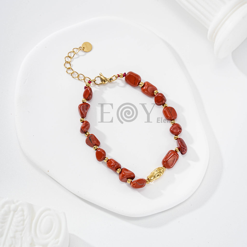 Pulseras de piedras con detalle dorado central
