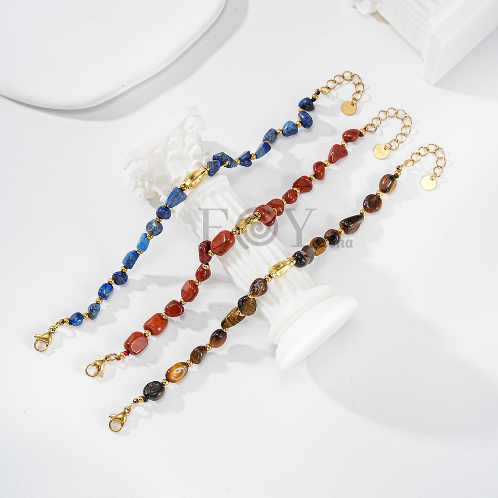 Pulseras de piedras con detalle dorado central