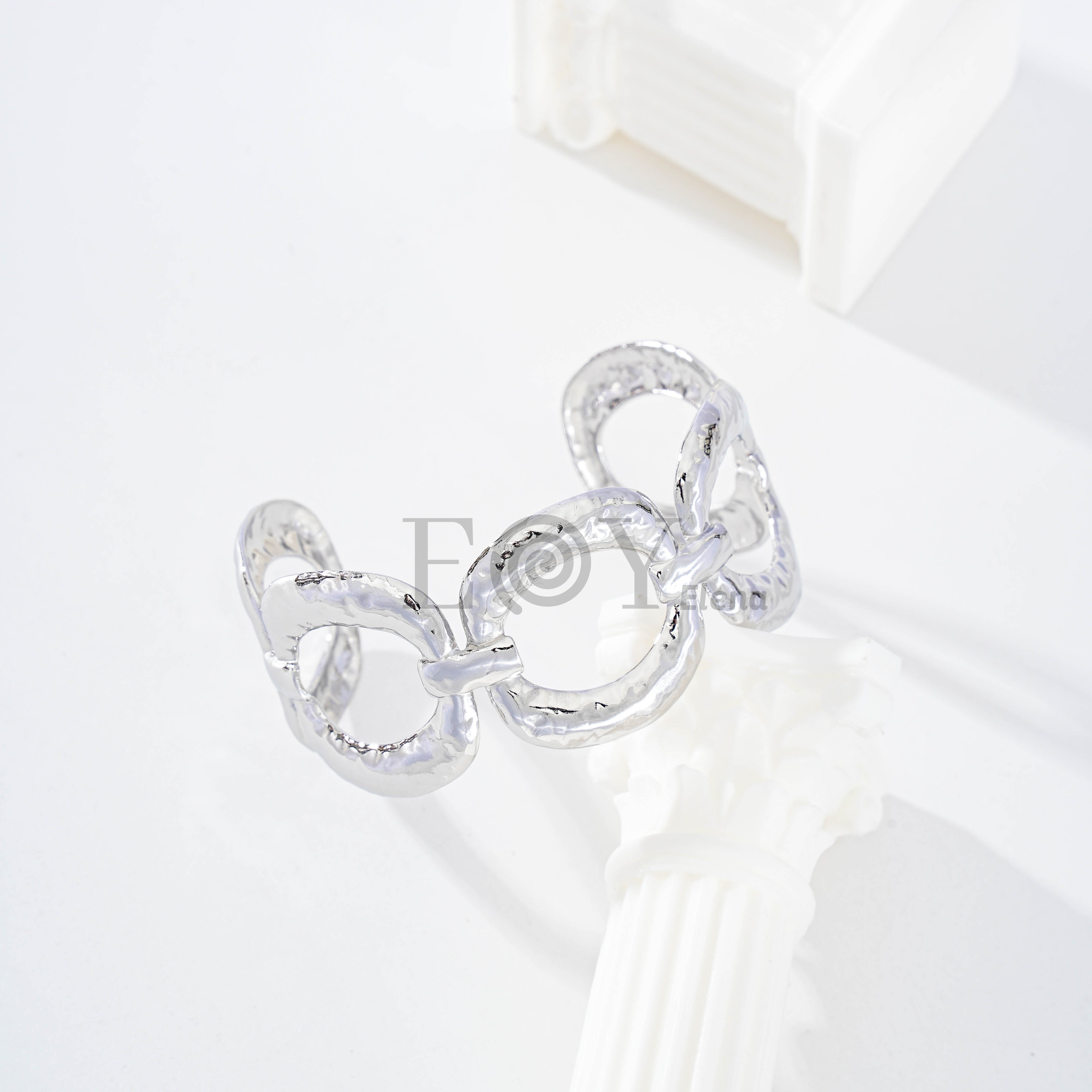 Brazalete con aros textura