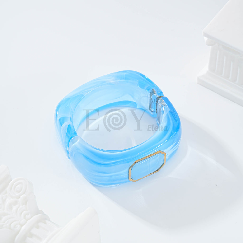 Brazalete color con detalle cuadrado central