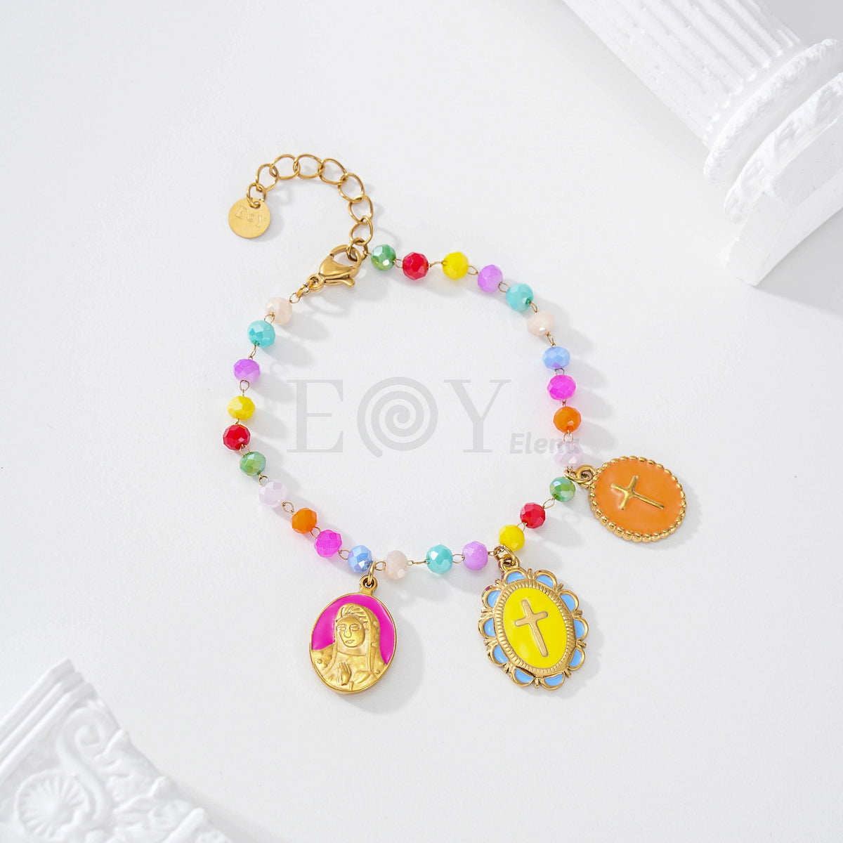 Pulsera bolas colores y medallas religiosas