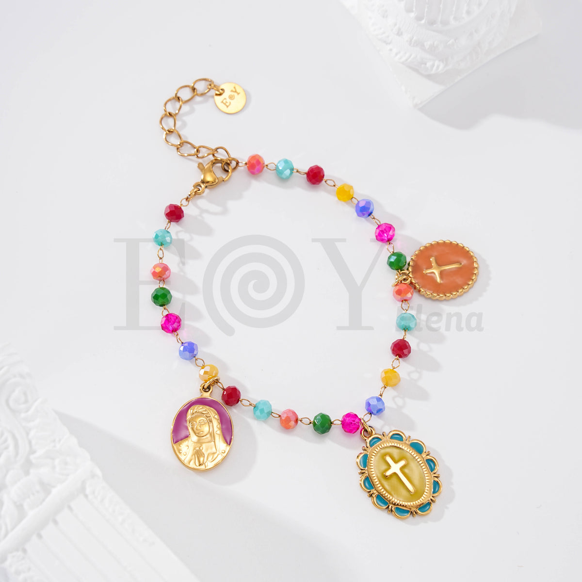 Pulsera bolas colores y medallas religiosas