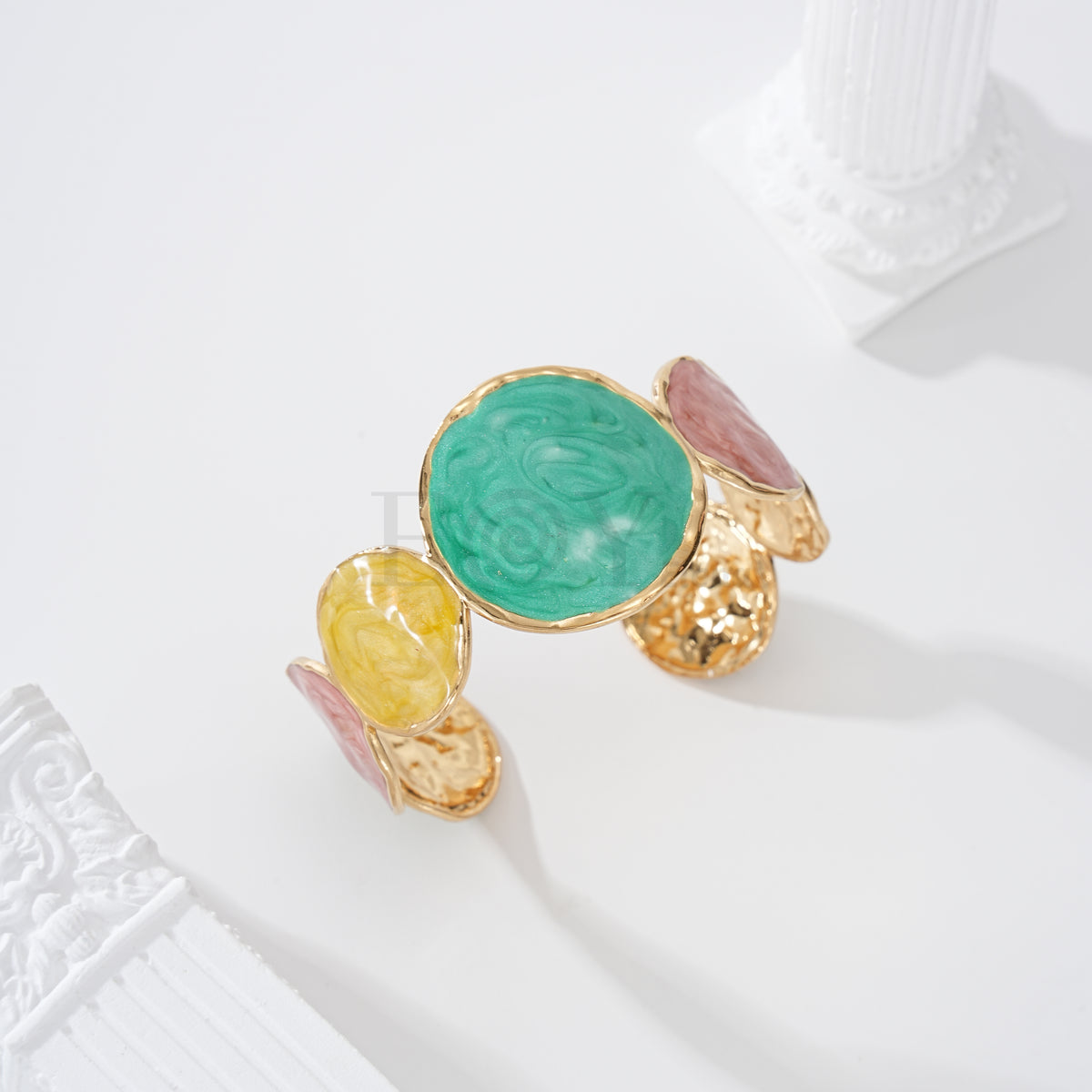Pulseira com detalhes redondos cor aço