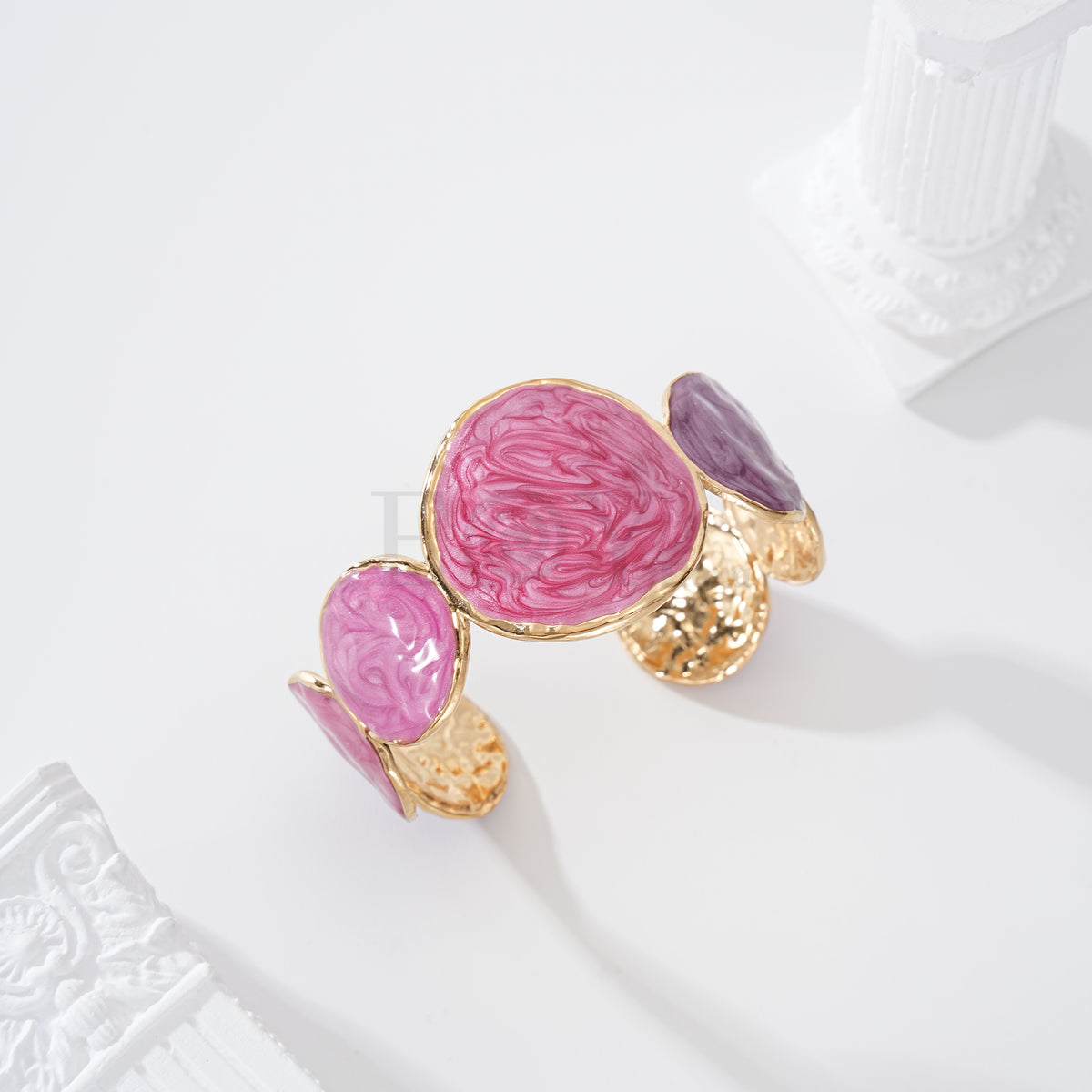 Pulseira com detalhes redondos cor aço