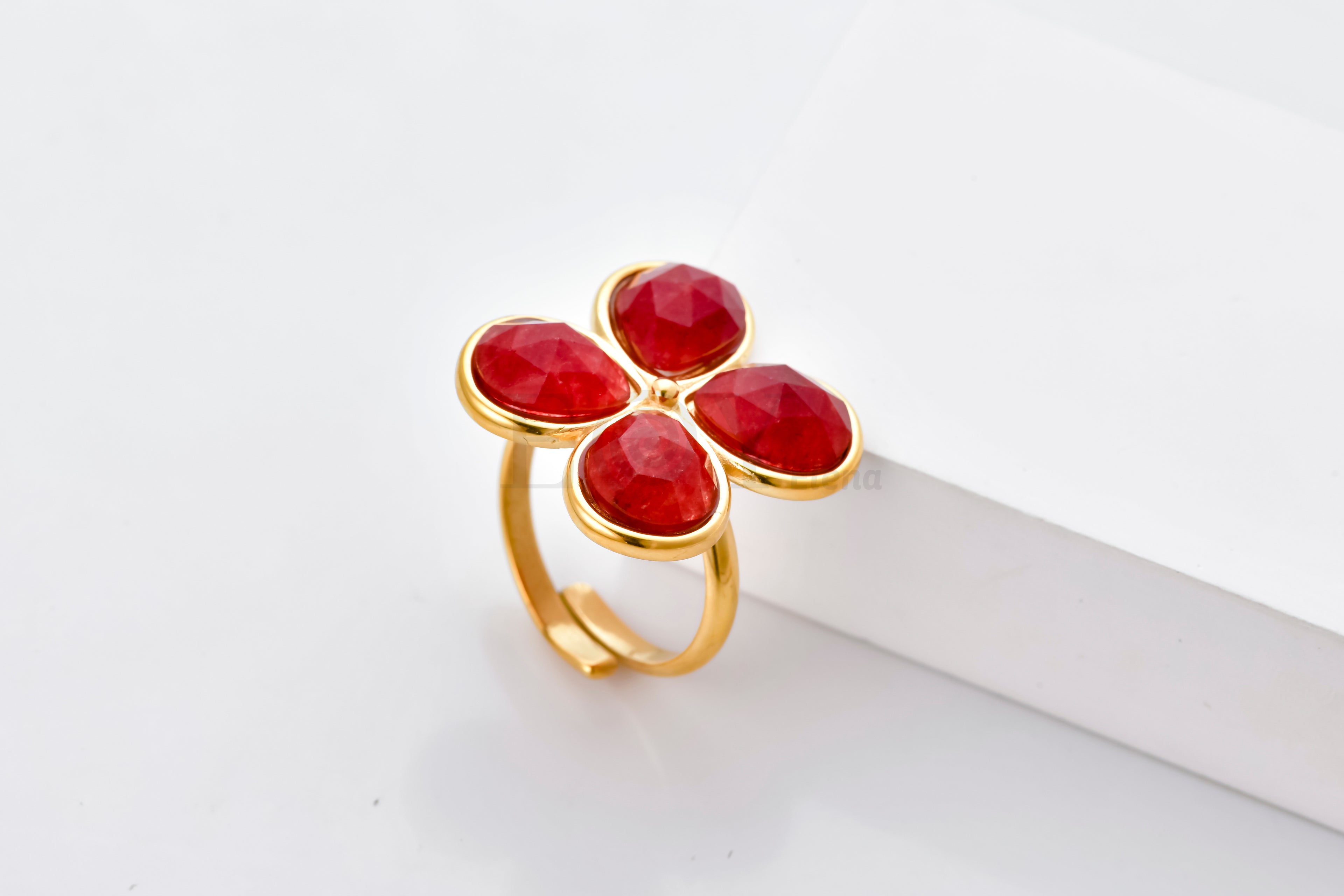Anillo flor piedra verde