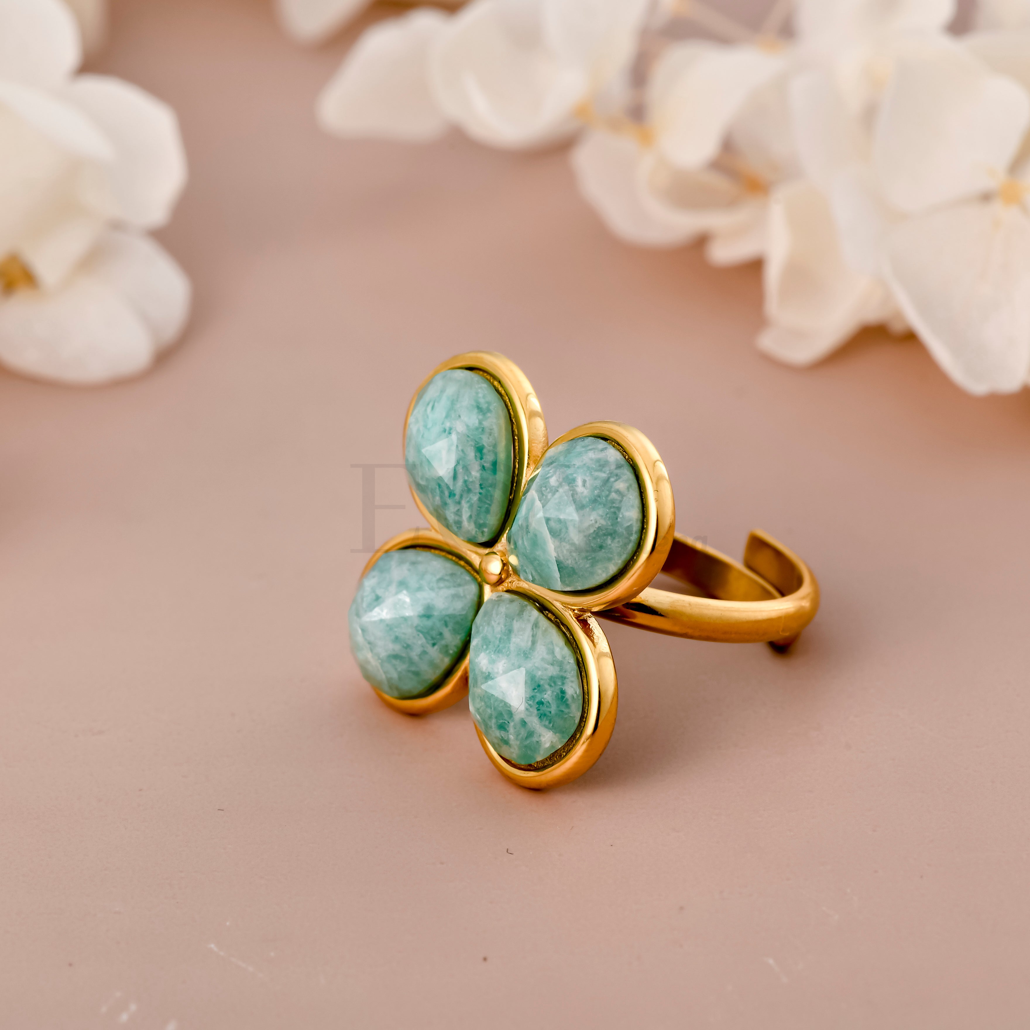 Anillo flor piedra verde